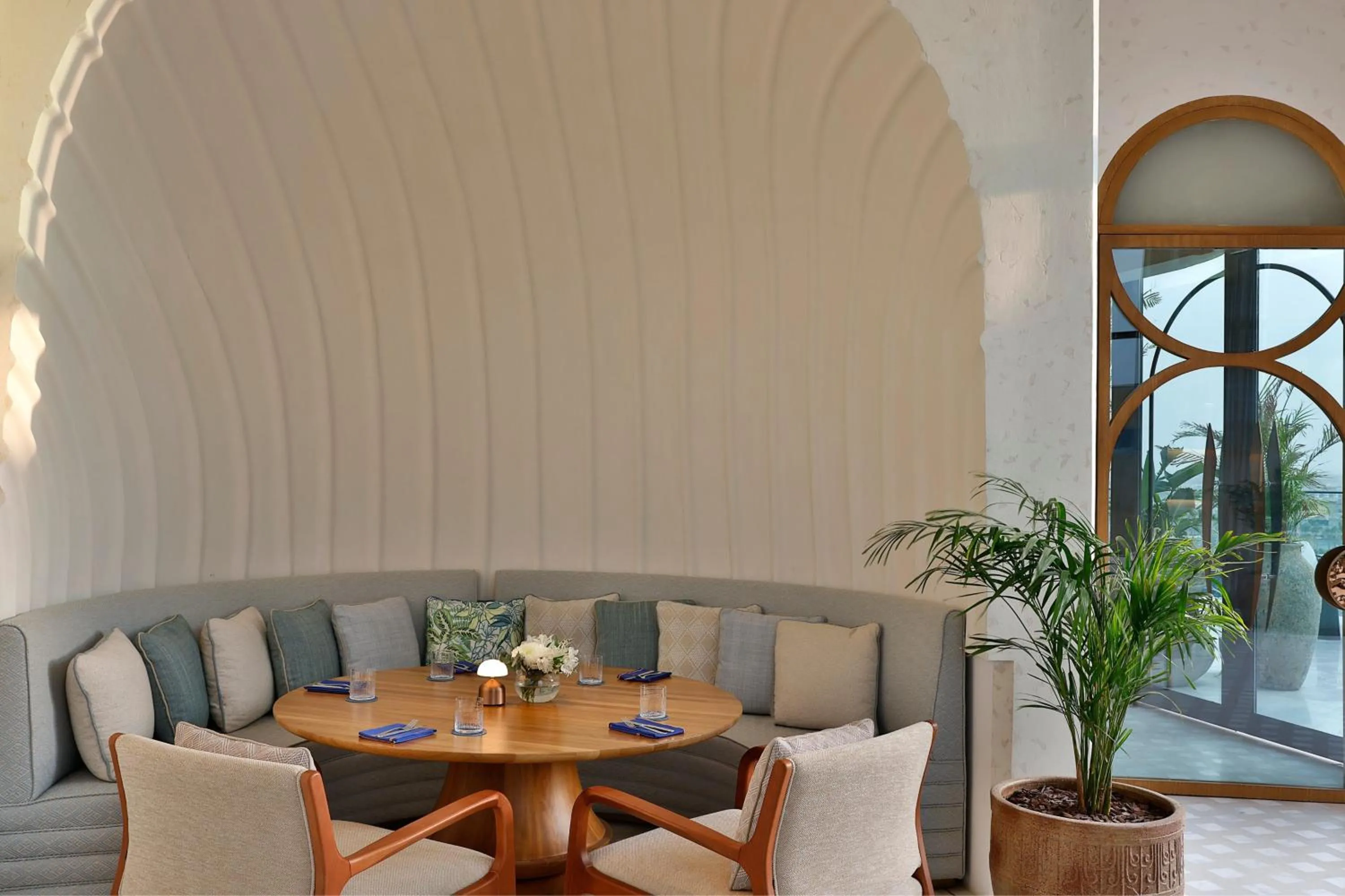 Lounge or bar in The St. Regis Riyadh