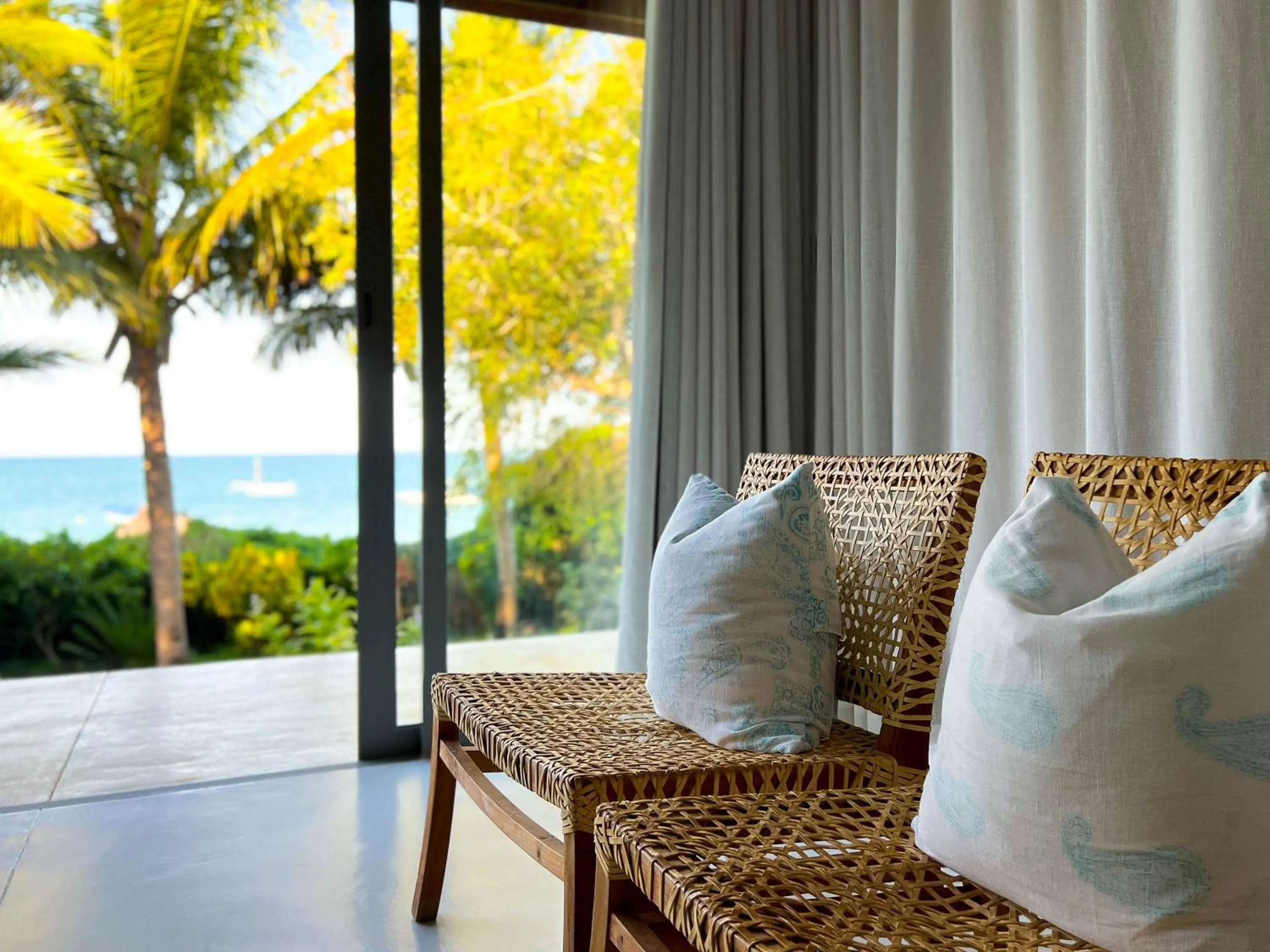 Communal lounge/ TV room in Bahia Mar Boutique Hotel