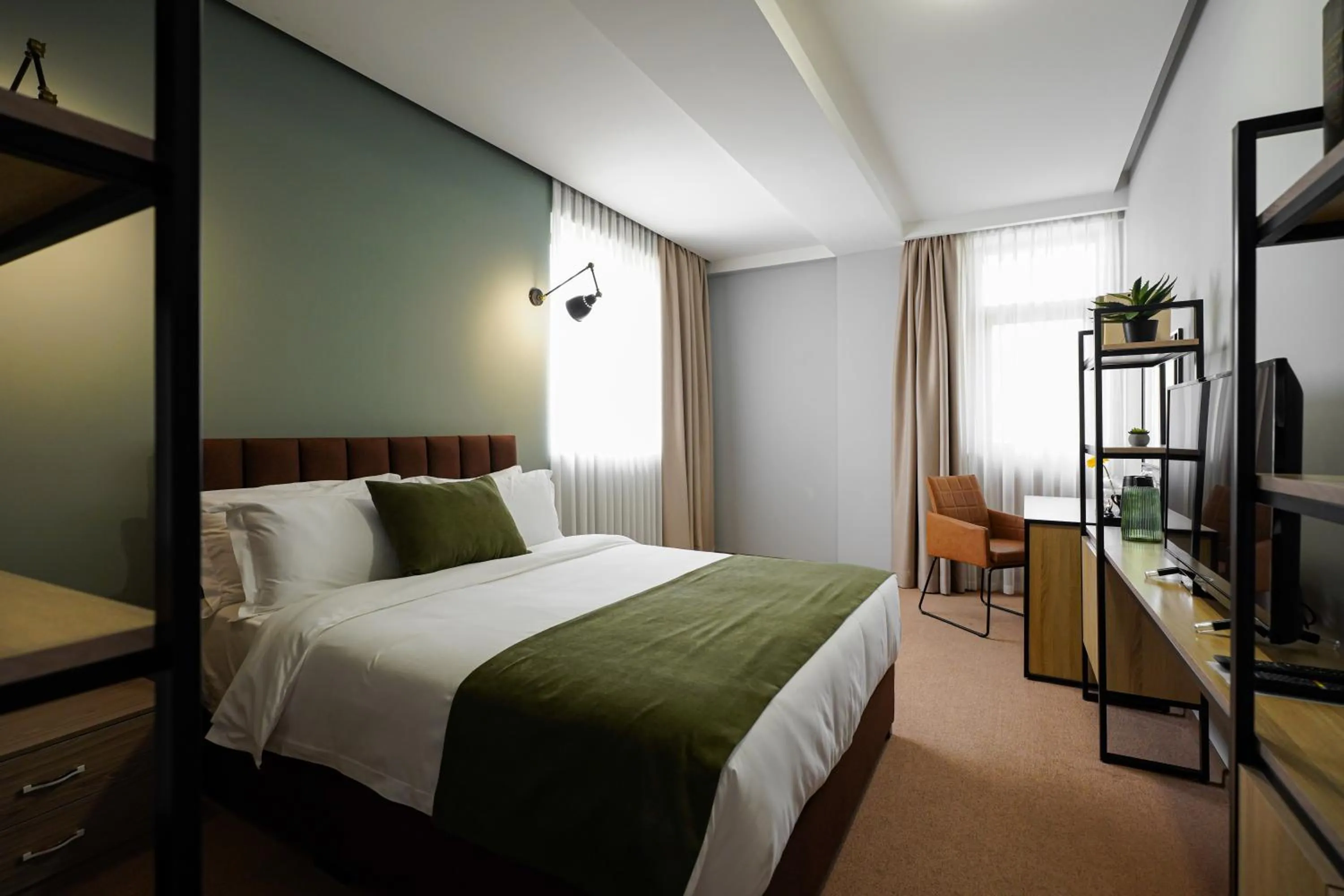 Communal lounge/ TV room, Bed in Felinger Concept Hotel