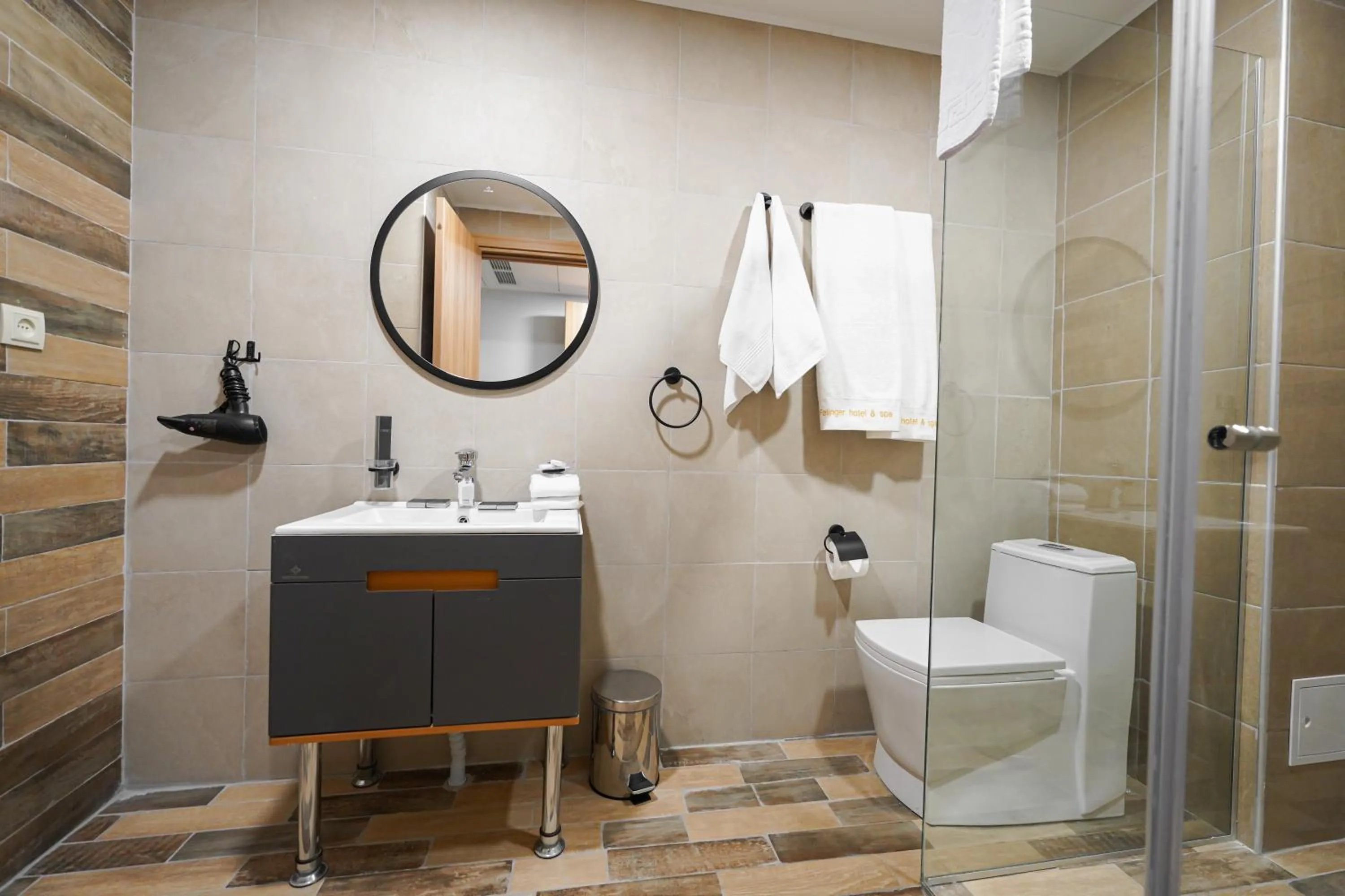 Shower in Felinger Concept Hotel