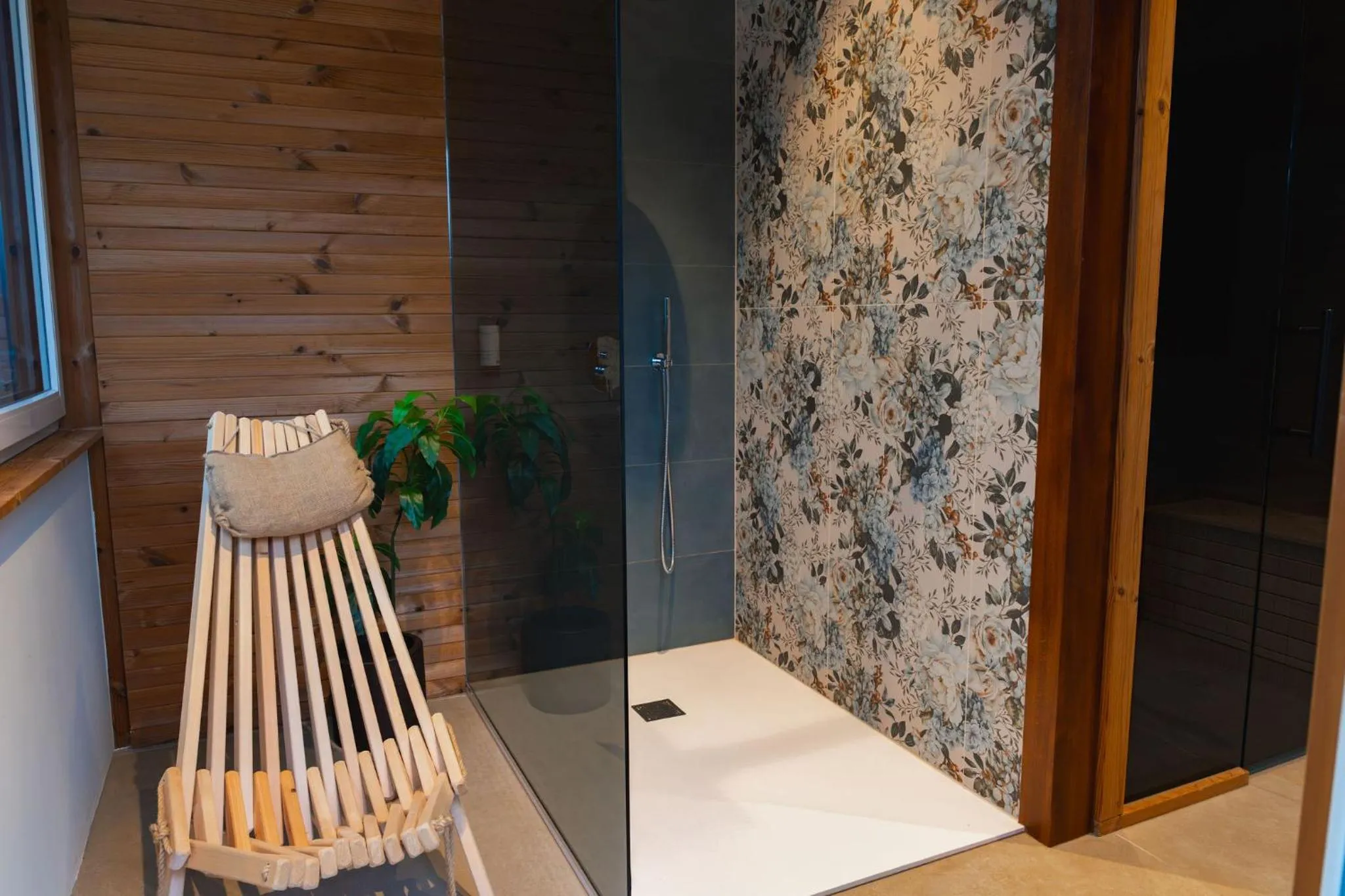 Shower in Hotel Lonca