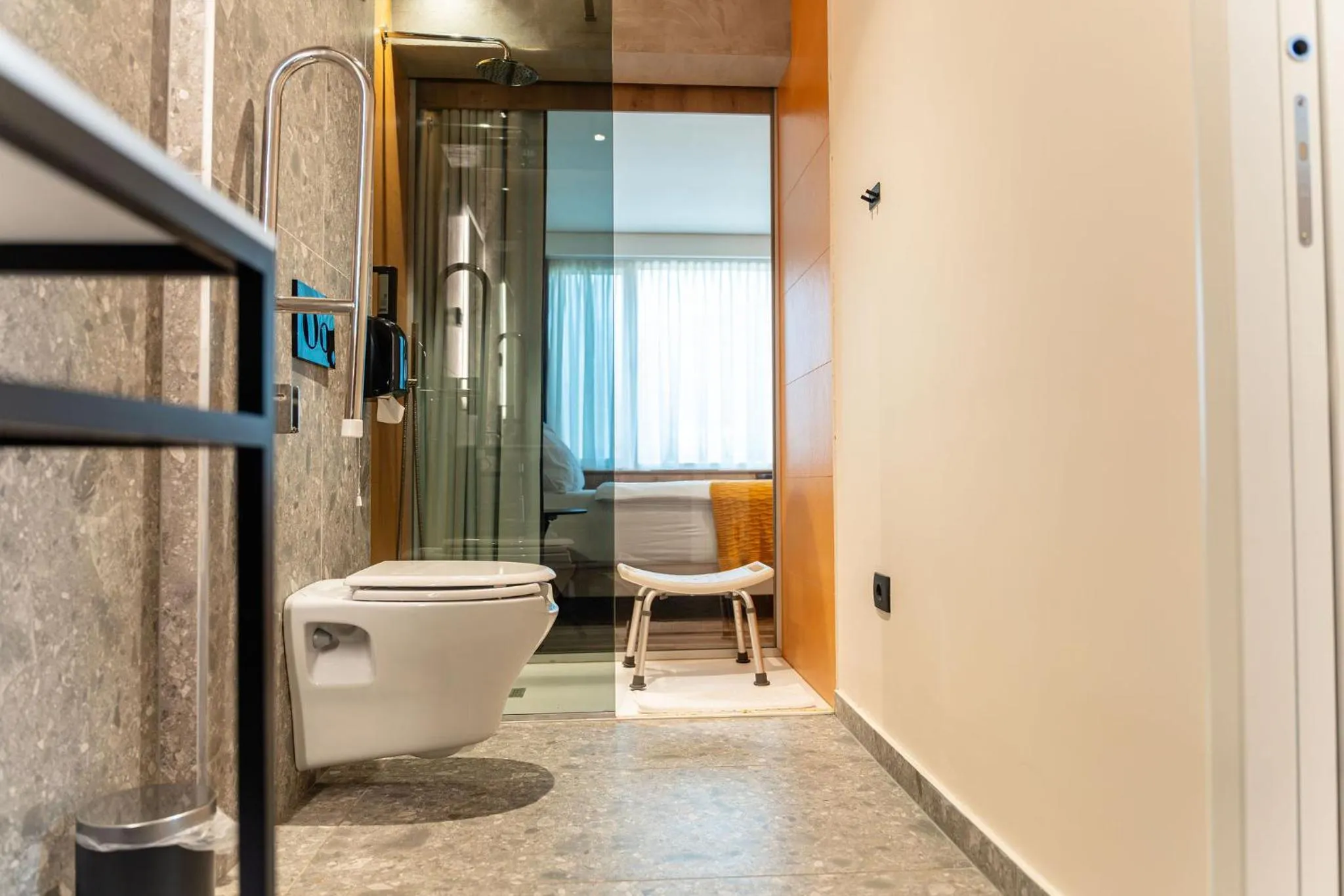 Shower in Hotel Lonca