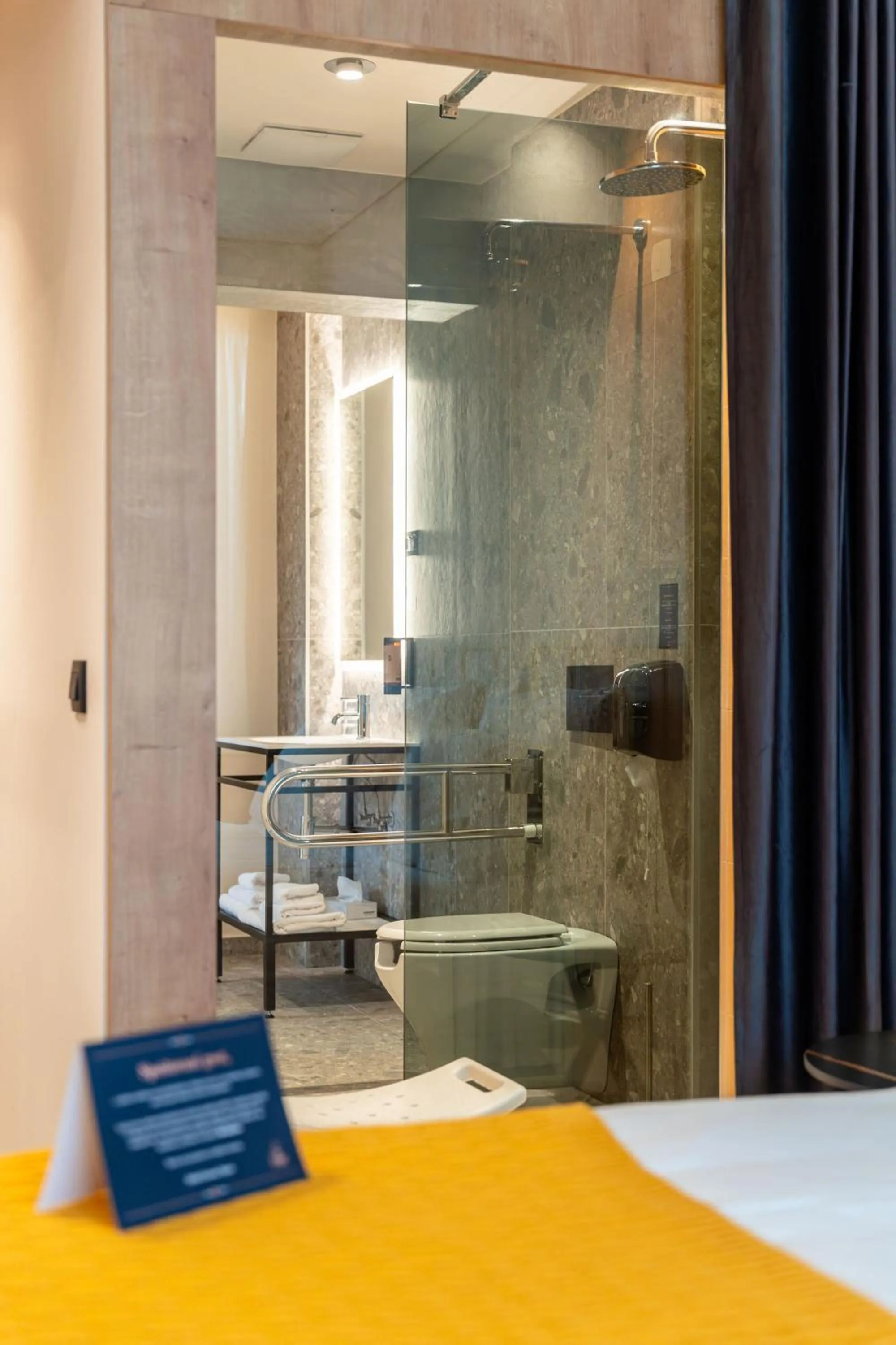 Shower in Hotel Lonca