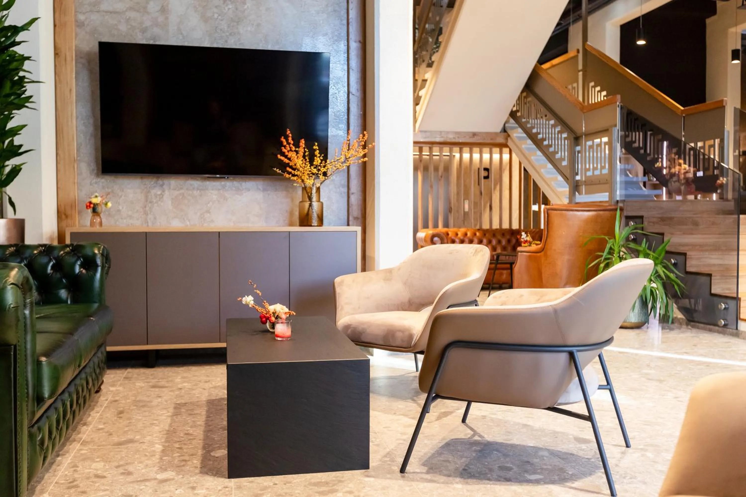 Communal lounge/ TV room in Hotel Lonca