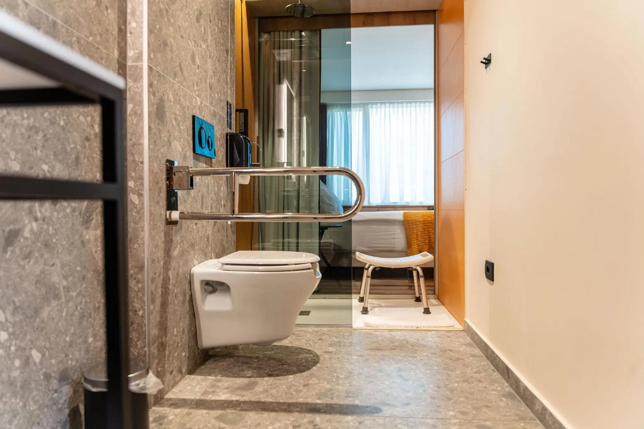 Shower in Hotel Lonca