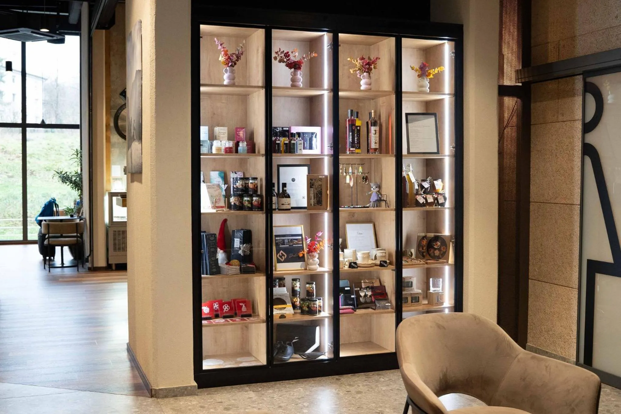 On-site shops in Hotel Lonca