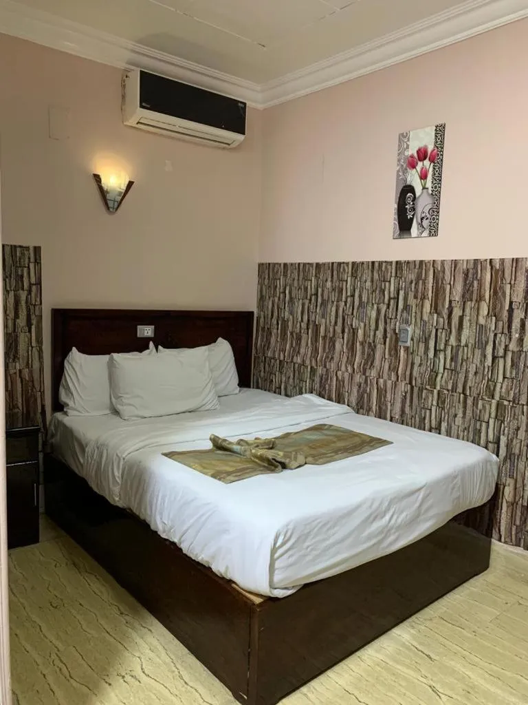 Photo of the whole room in Magic Hotel