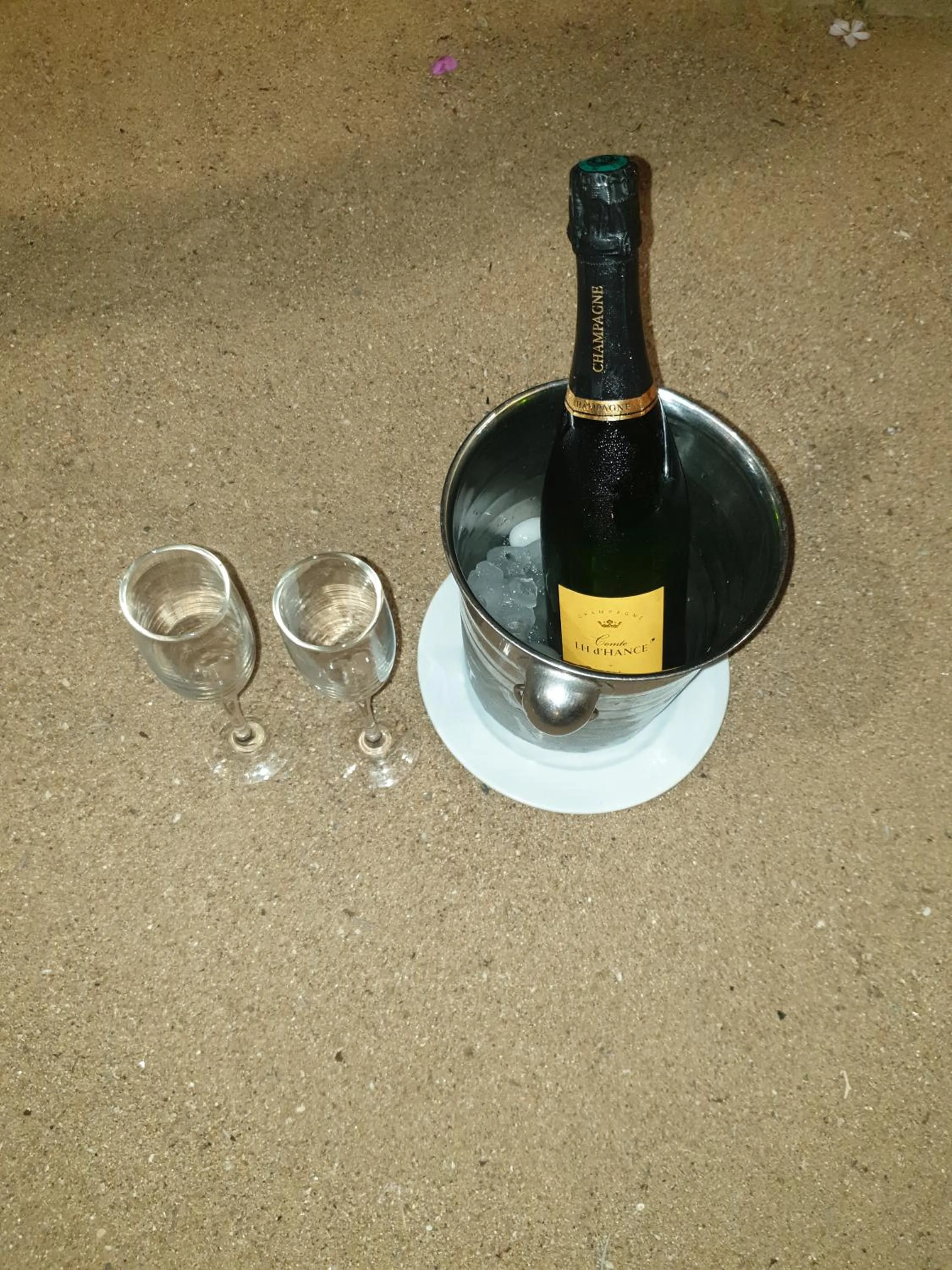 Alcoholic drinks in Anjiamarango Beach Resort