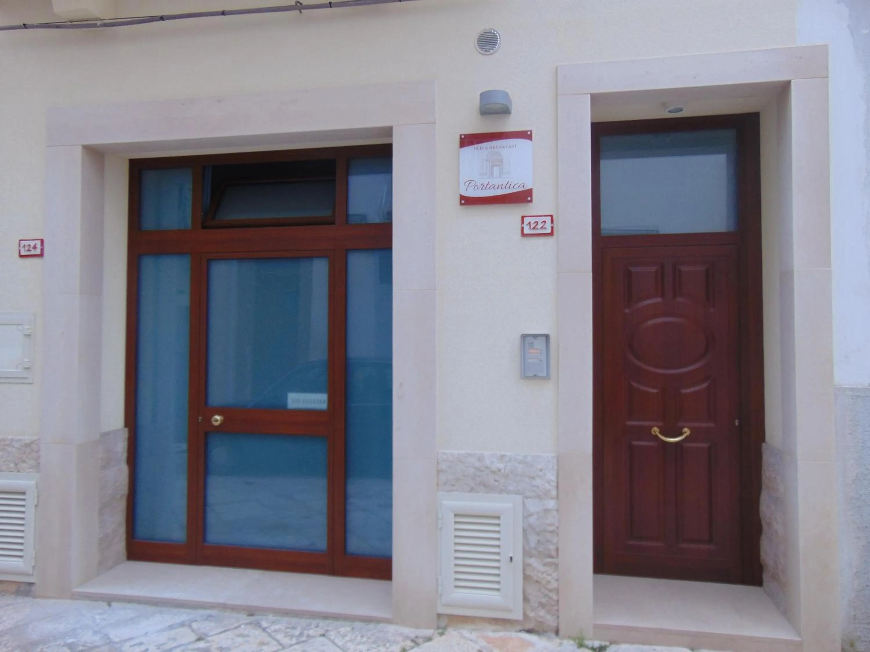 Facade/entrance in Portantica