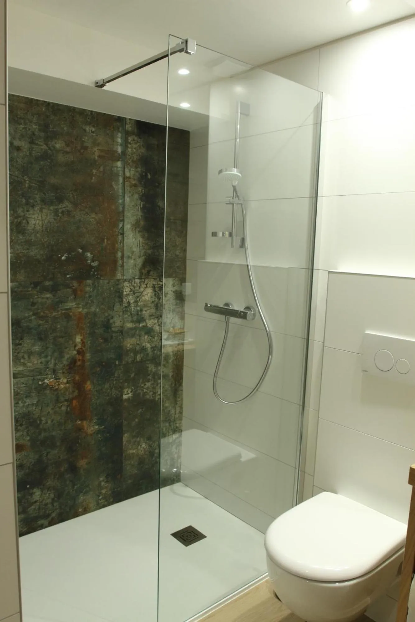 Shower in La ferme de Berlioz