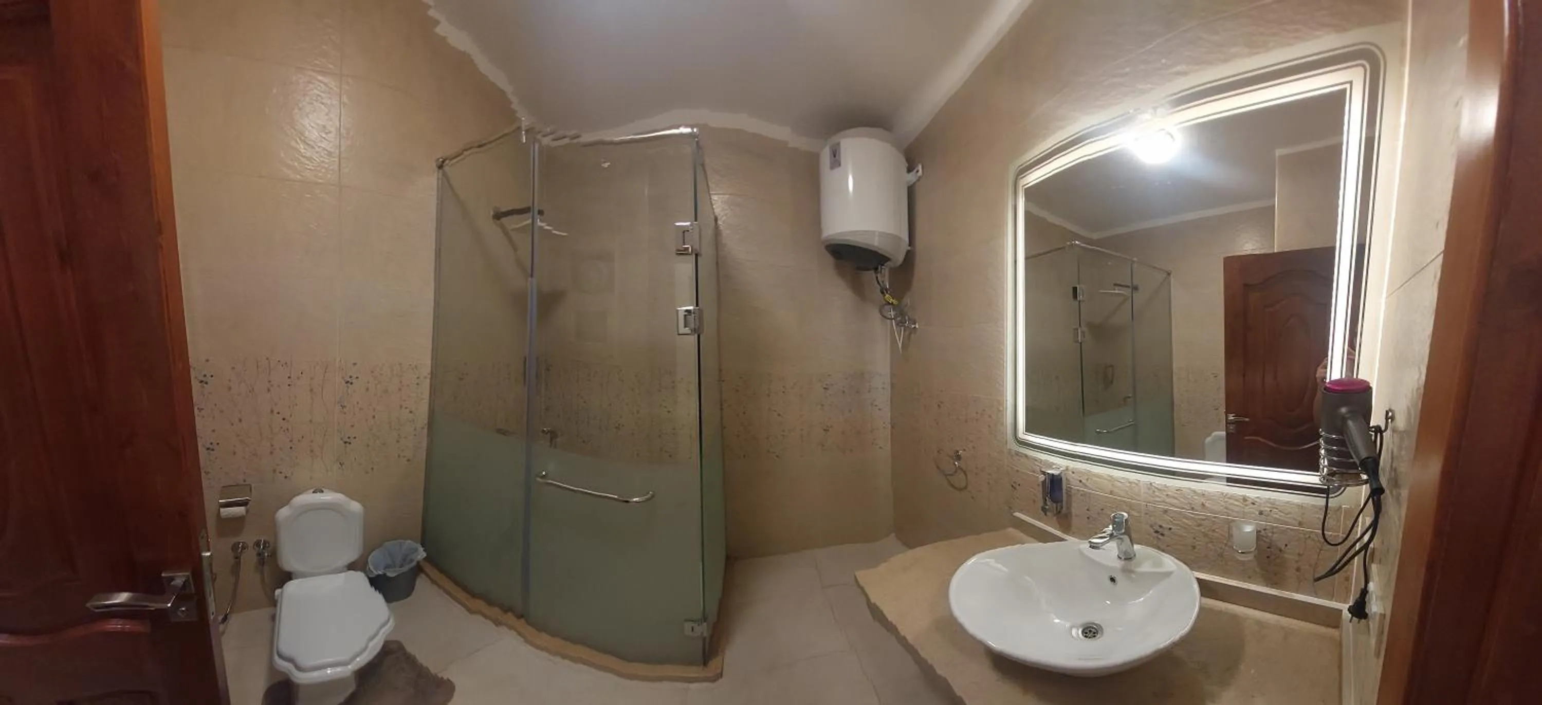 Shower in GEM view BOUTIQUE