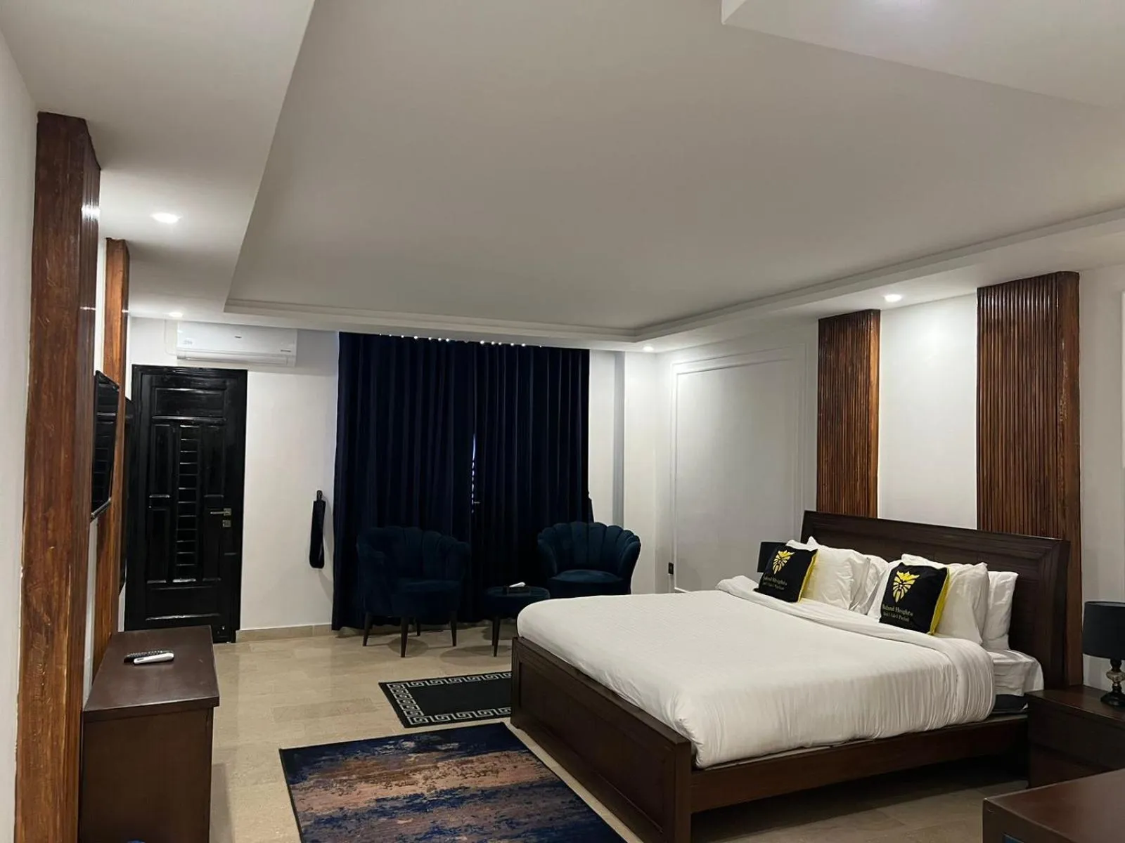 Photo of the whole room, Bed in BULAND HEIGHTS