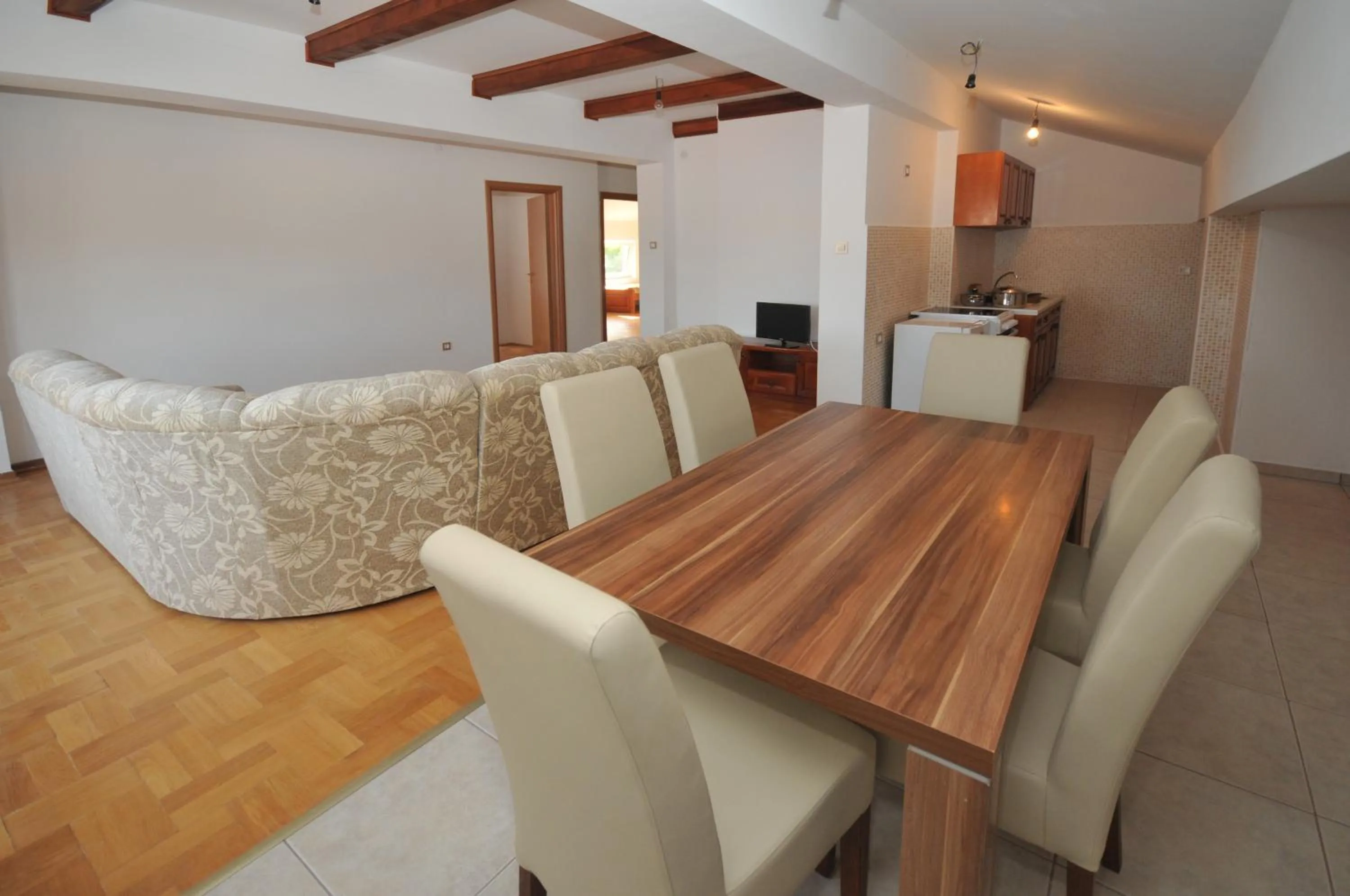 Dining area in Apartman Bravo Budva