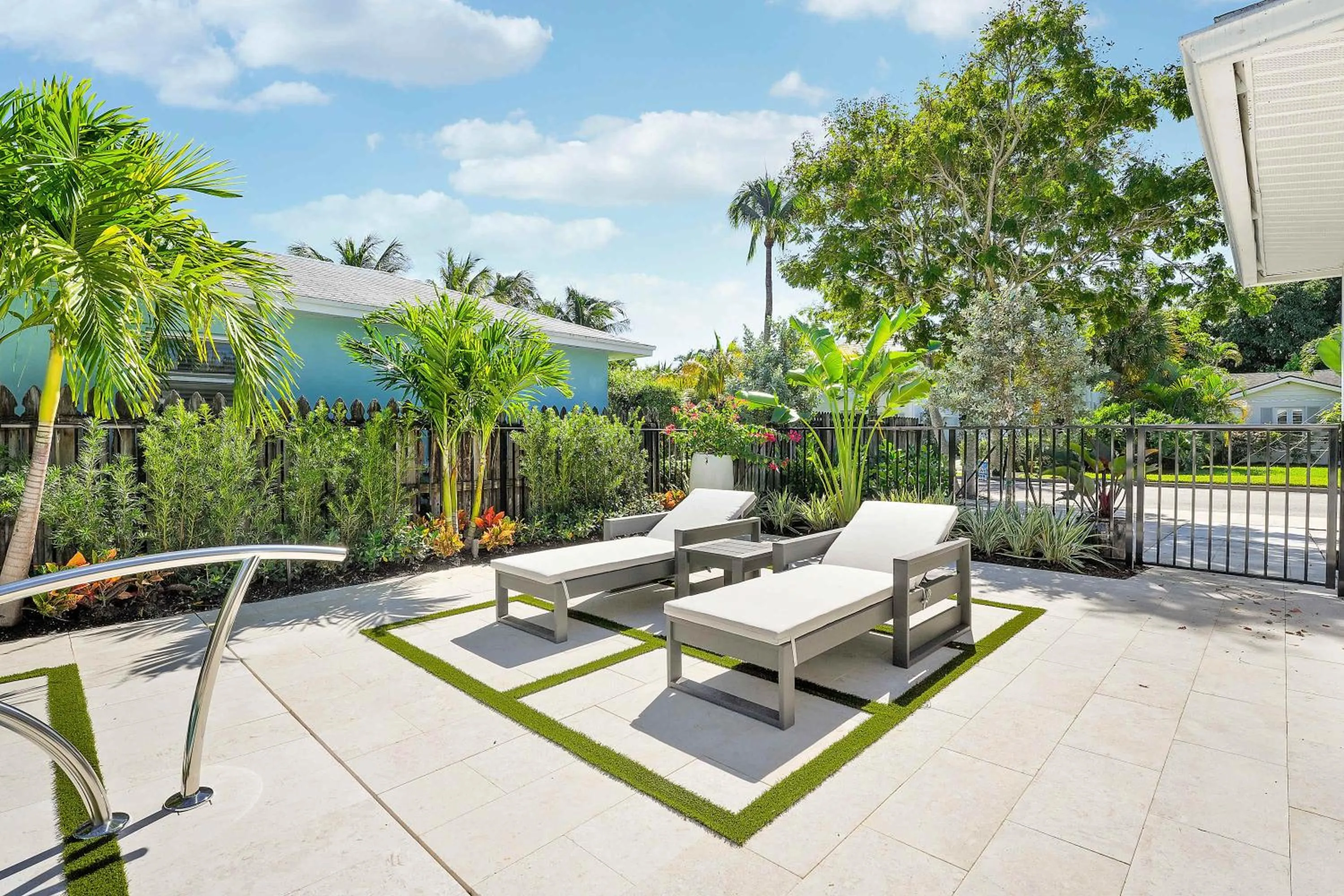 Remodeled Downtown Apartment #1