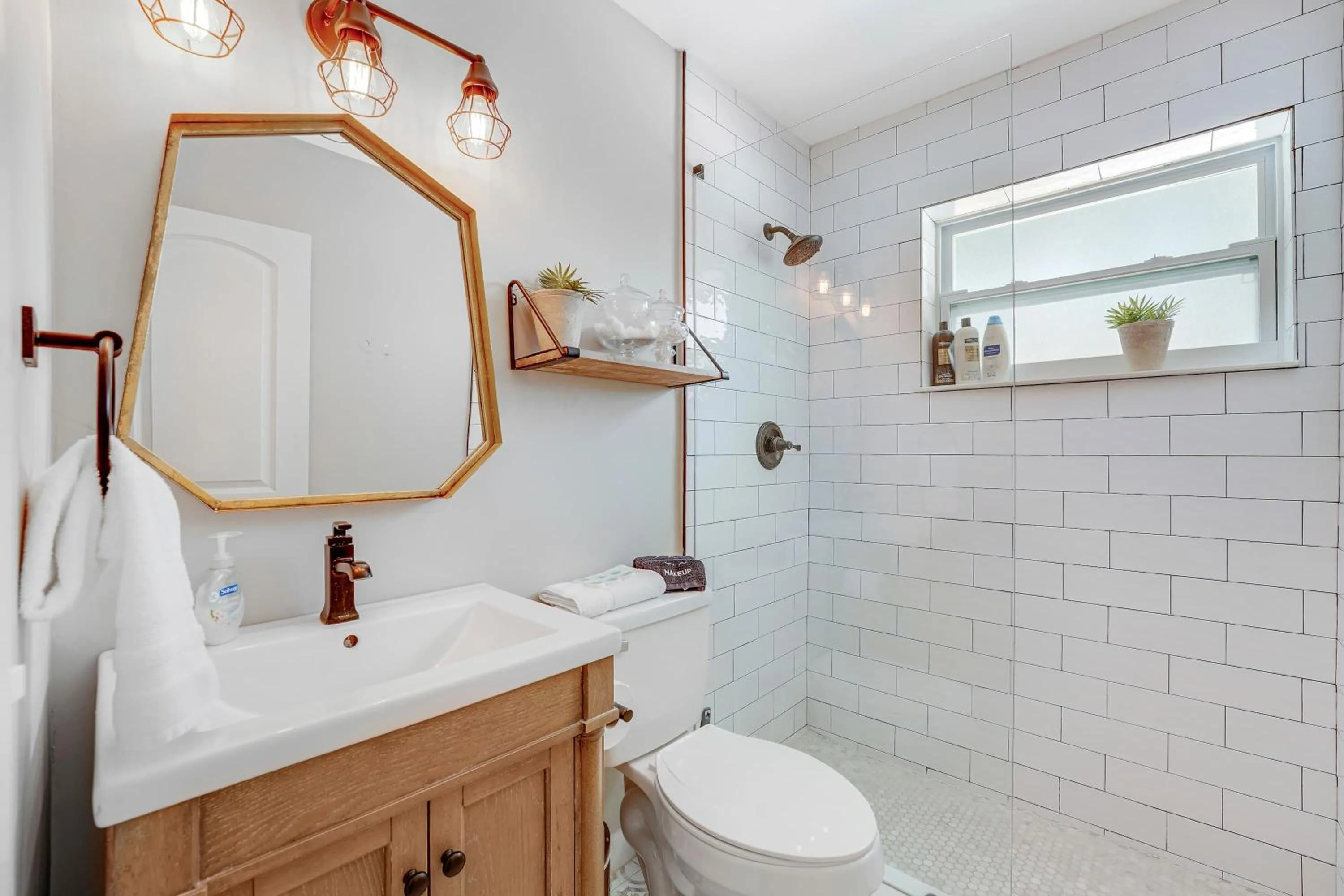 Remodeled Downtown Apartment #1