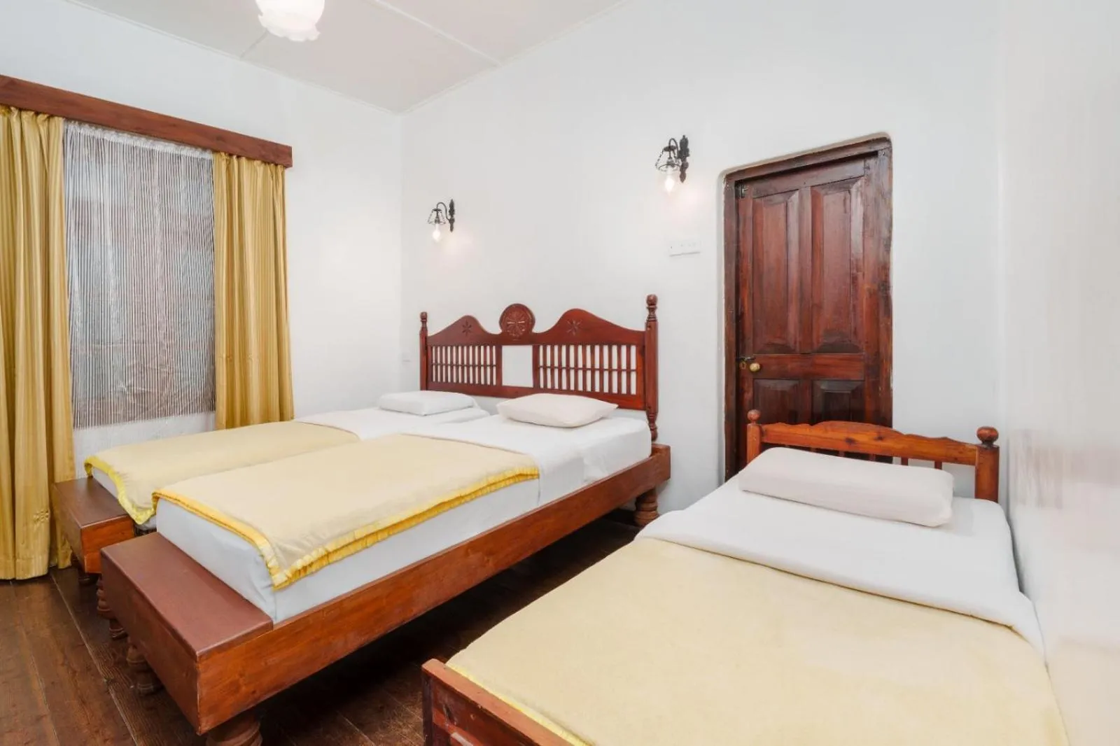 Deluxe Triple Room in The Golf Green City Bungalow