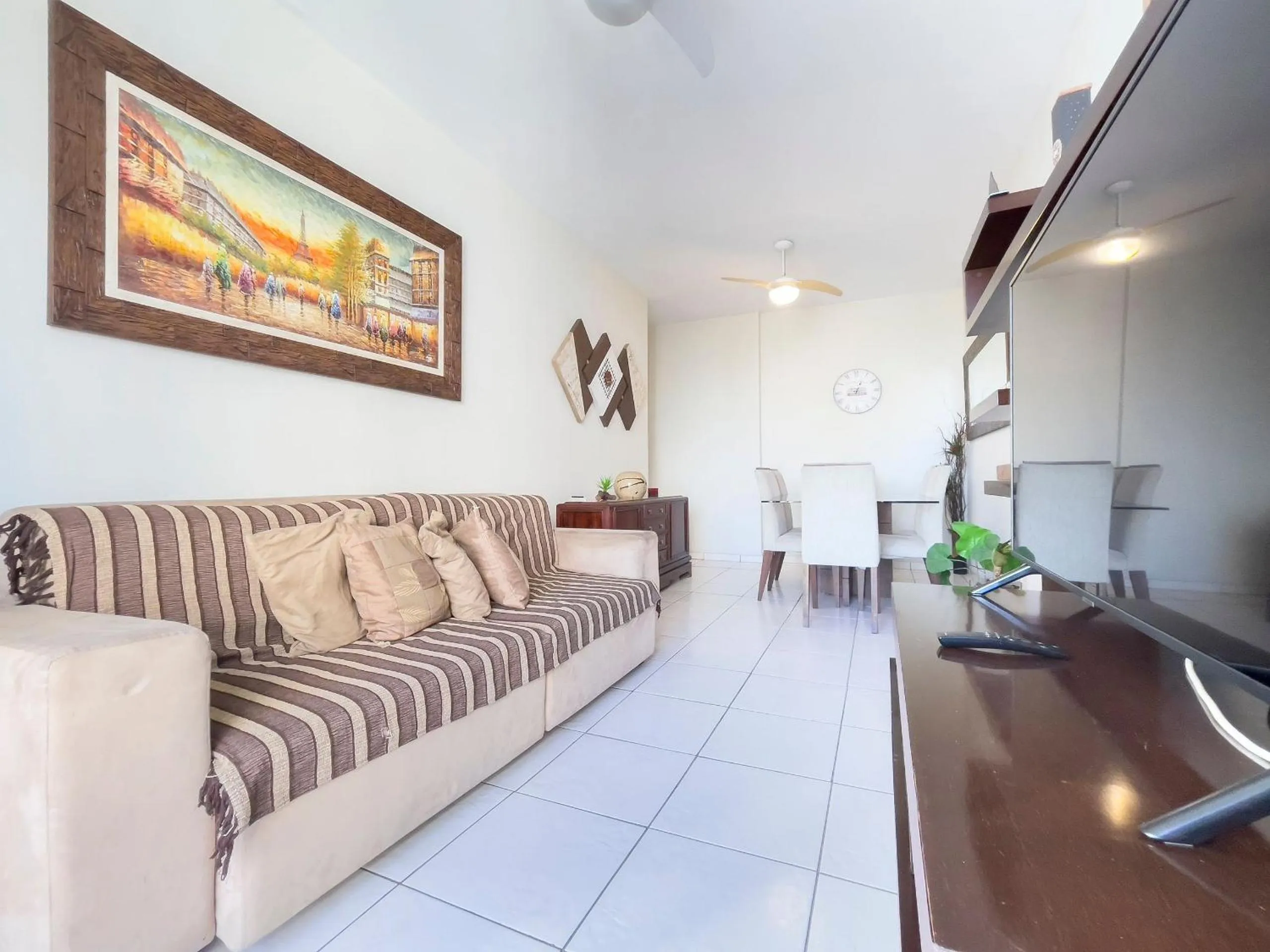 Communal lounge/ TV room in Descubra o Paraíso na Barra, Tudo ao Seu Alcance