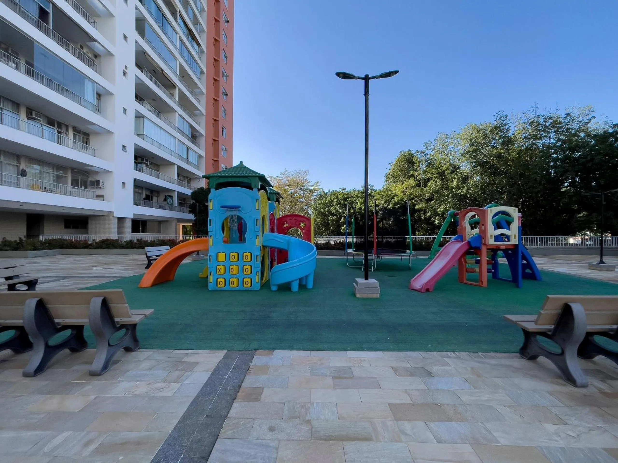 Children play ground in Descubra o Paraíso na Barra, Tudo ao Seu Alcance