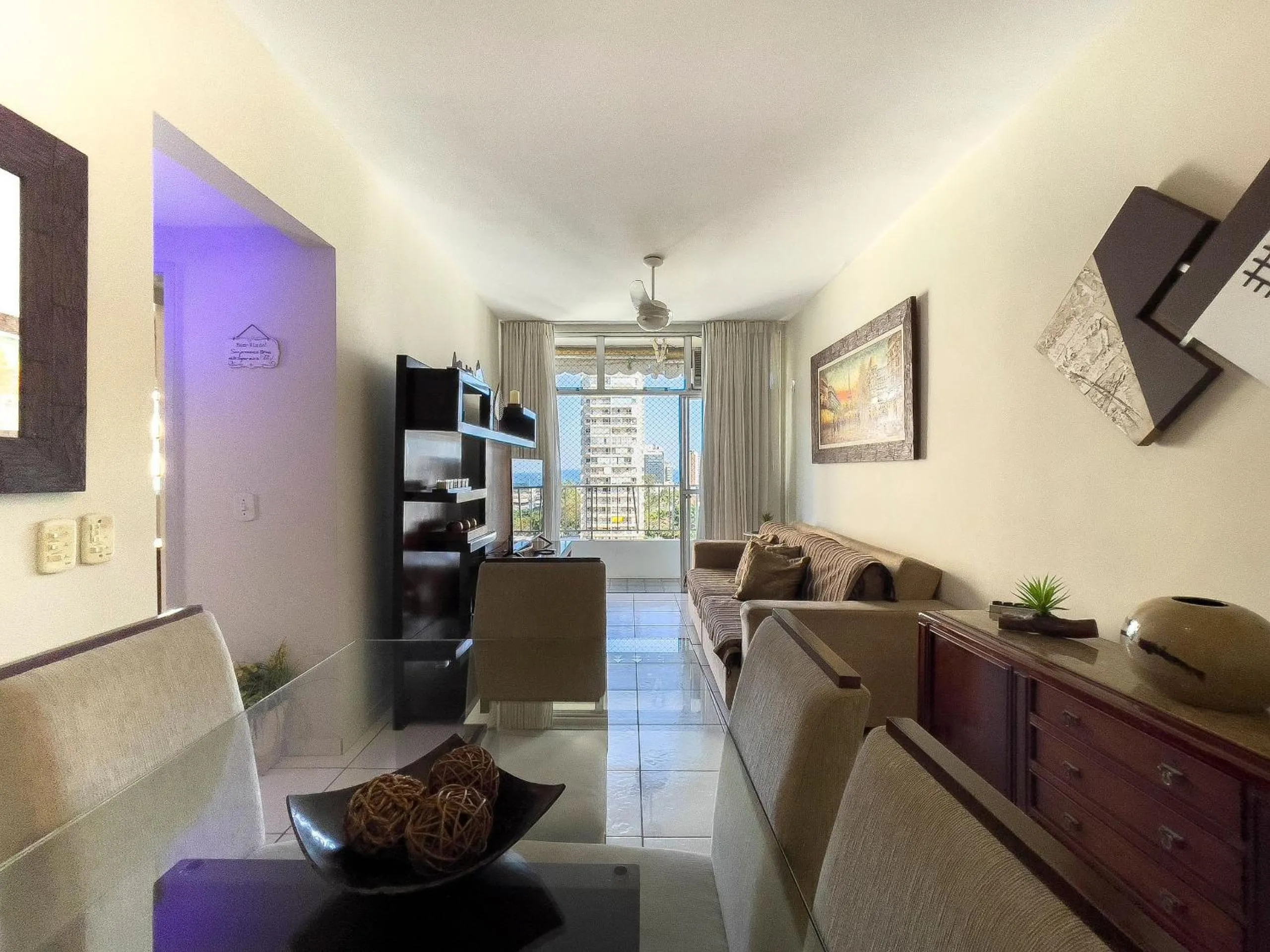 Communal lounge/ TV room in Descubra o Paraíso na Barra, Tudo ao Seu Alcance