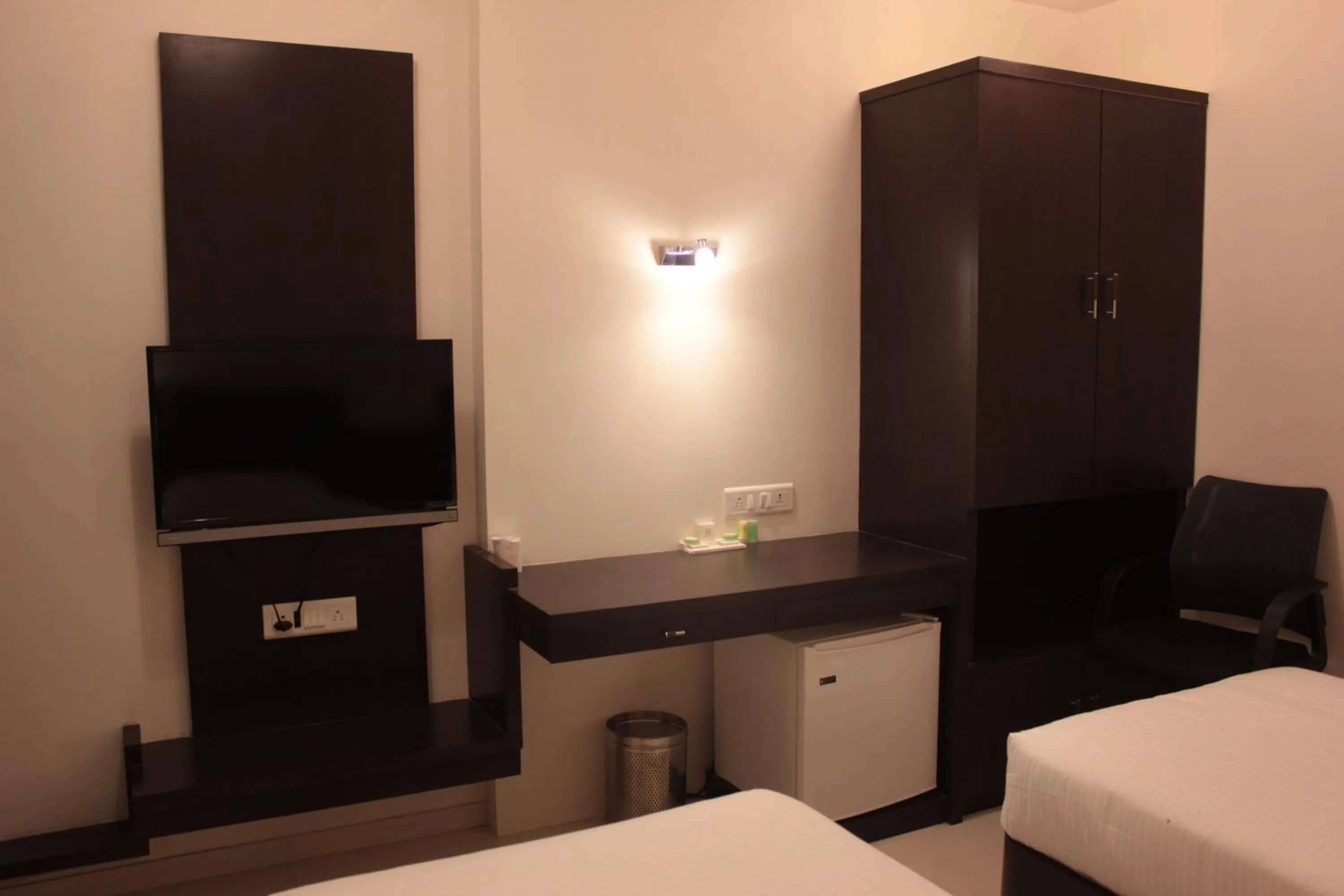 Photo of the whole room, Bed in Hotel Magnum Inn