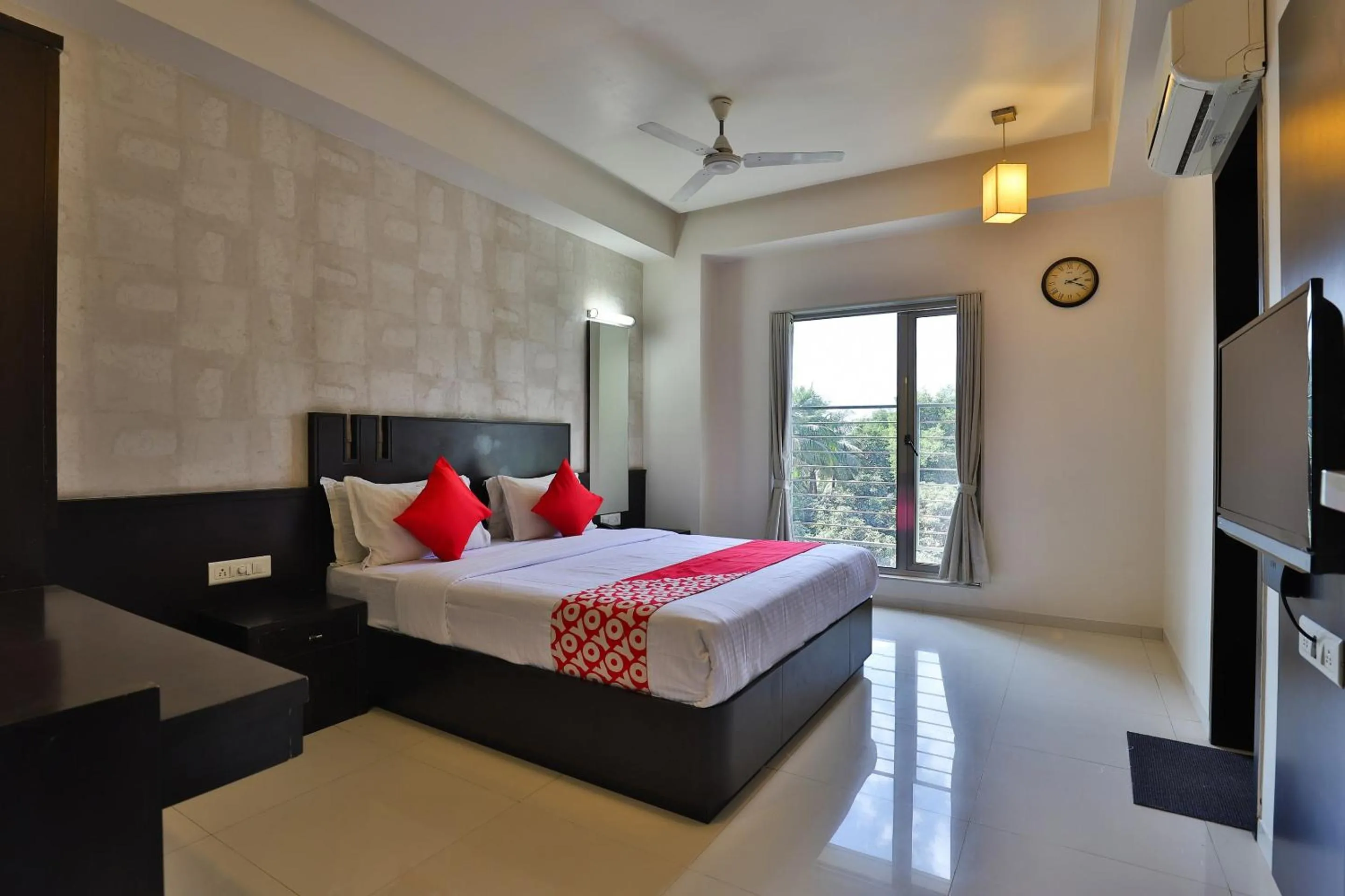 Photo of the whole room, Bed in Hotel Magnum Inn