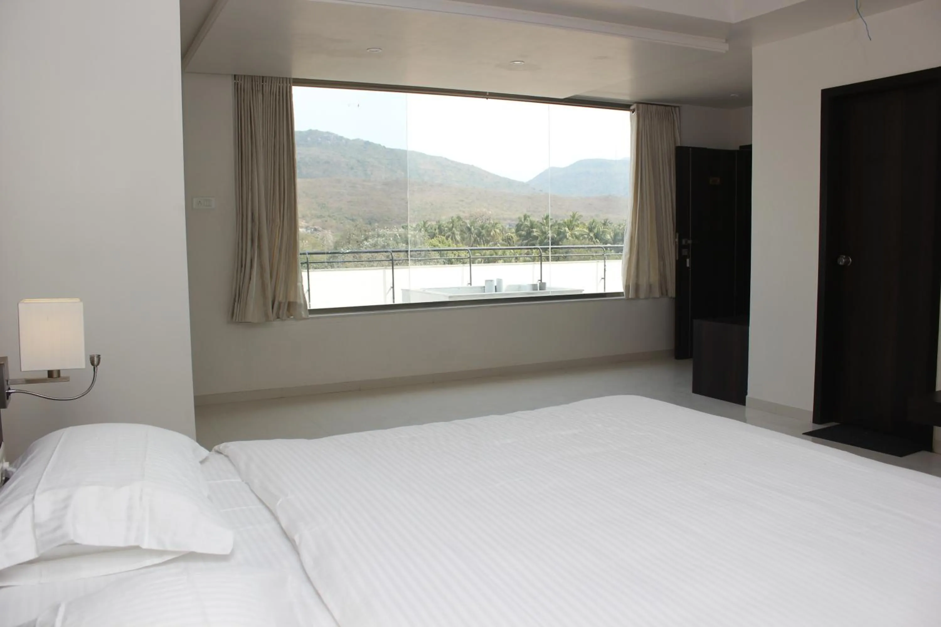 Photo of the whole room, Bed in Hotel Magnum Inn