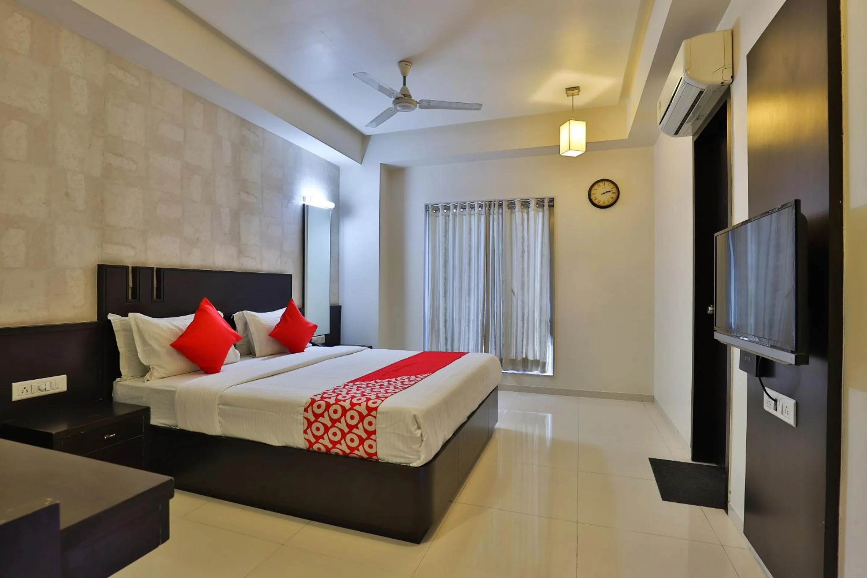 Bedroom, Bed in Hotel Magnum Inn