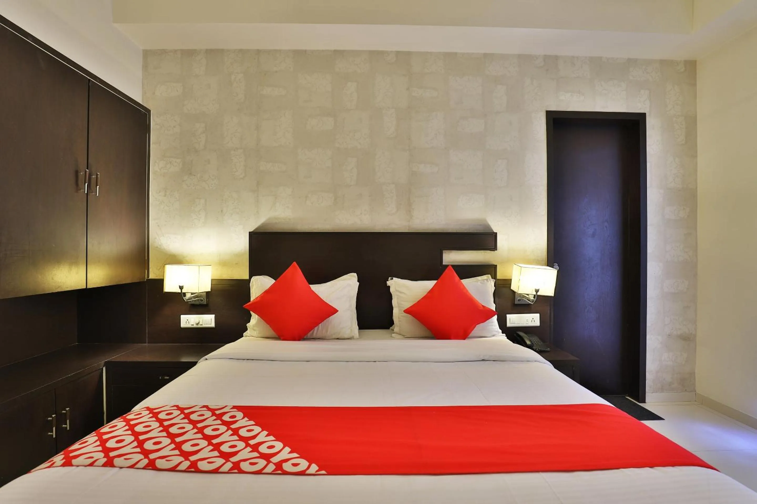 Bedroom, Bed in Hotel Magnum Inn
