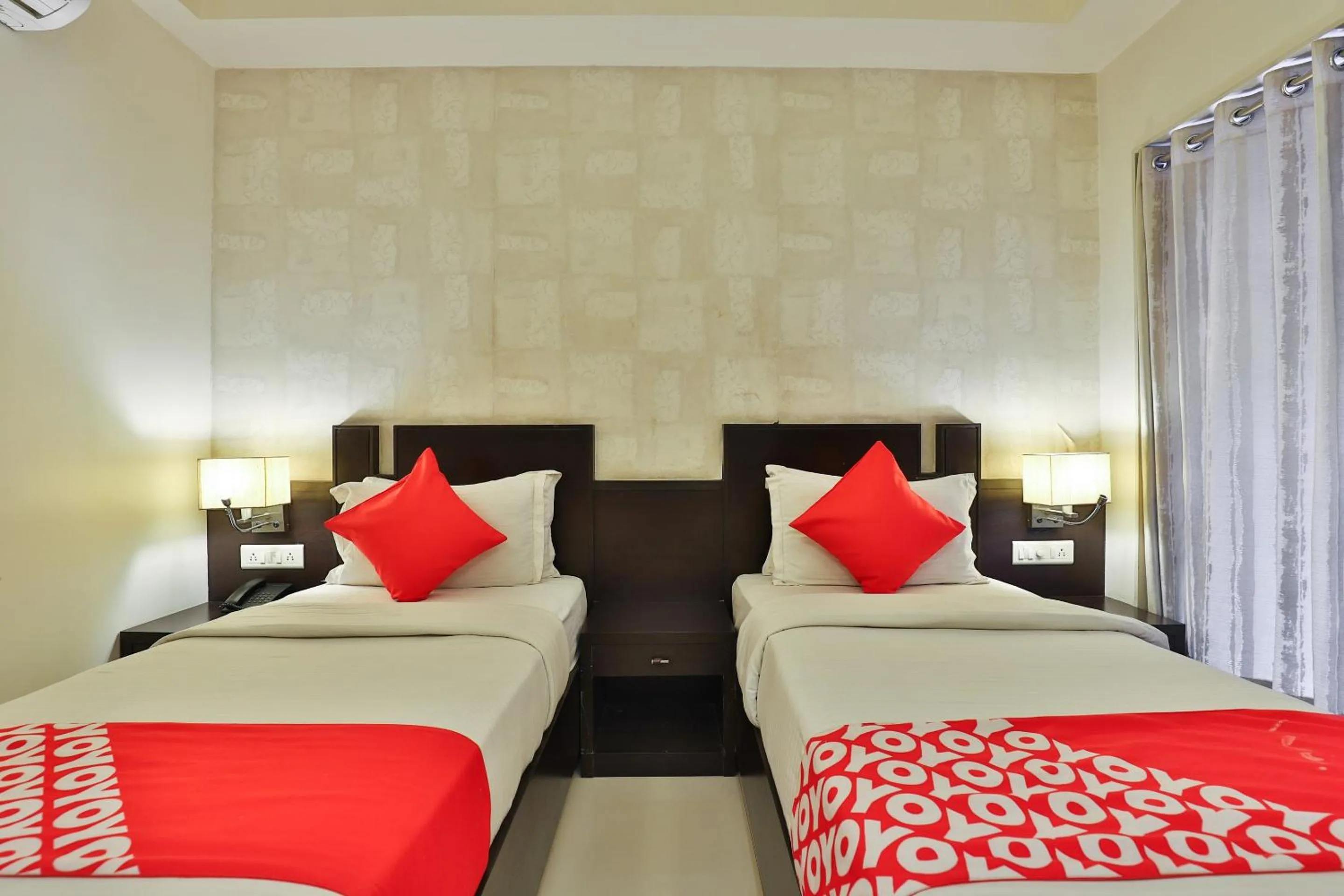 Bedroom, Bed in Hotel Magnum Inn