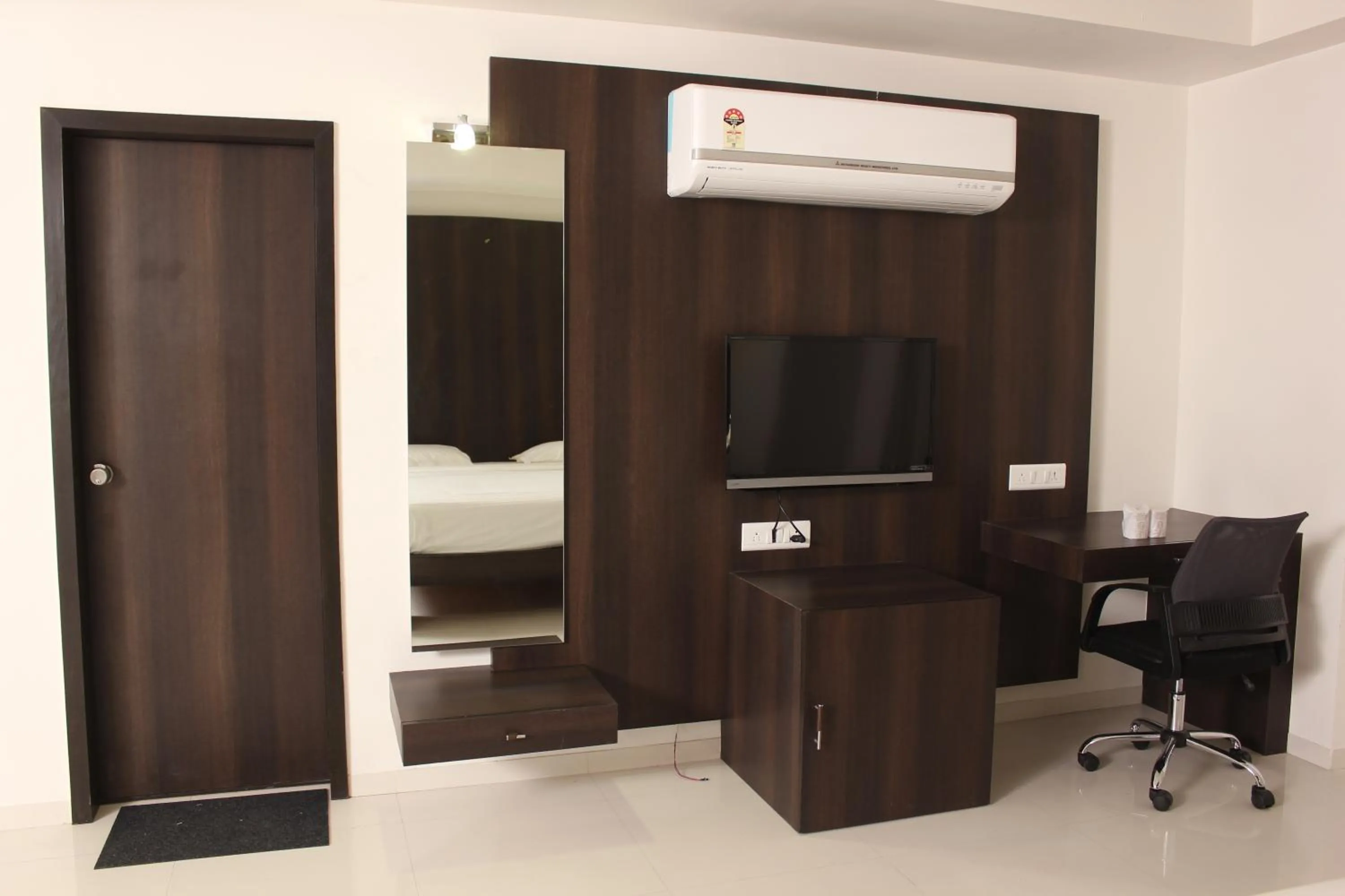 Photo of the whole room in Hotel Magnum Inn