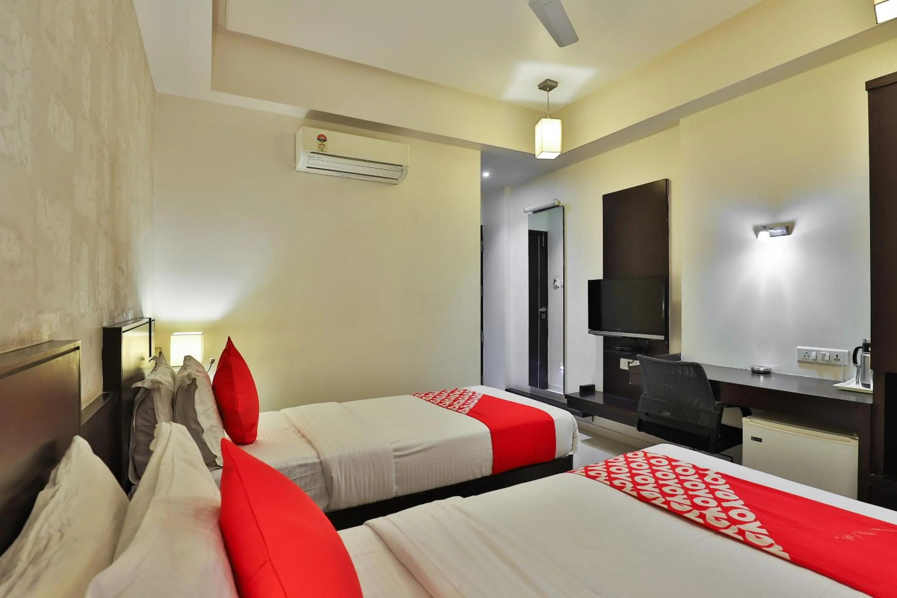 Bedroom, Bed in Hotel Magnum Inn