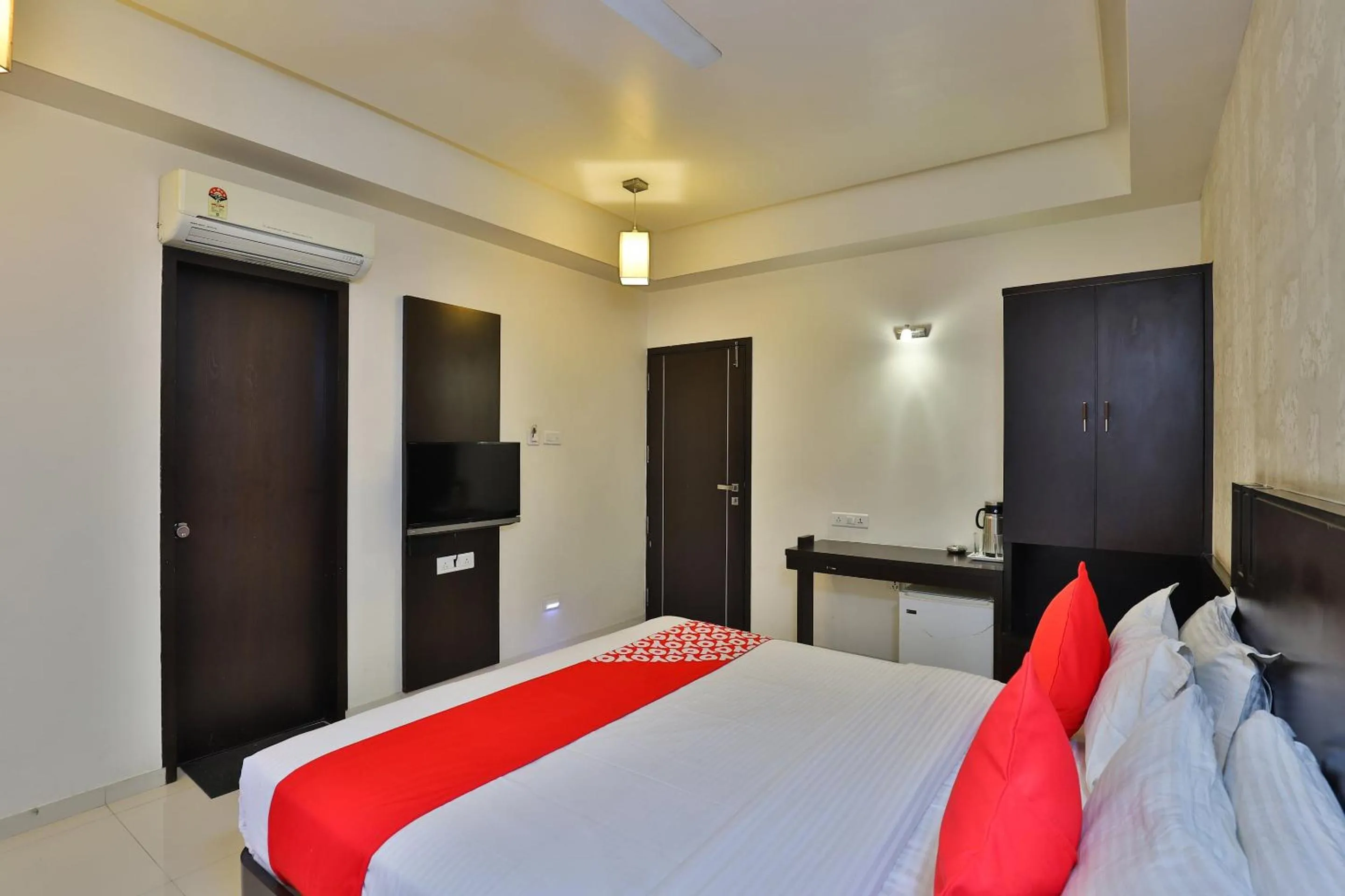Bedroom, Bed in Hotel Magnum Inn