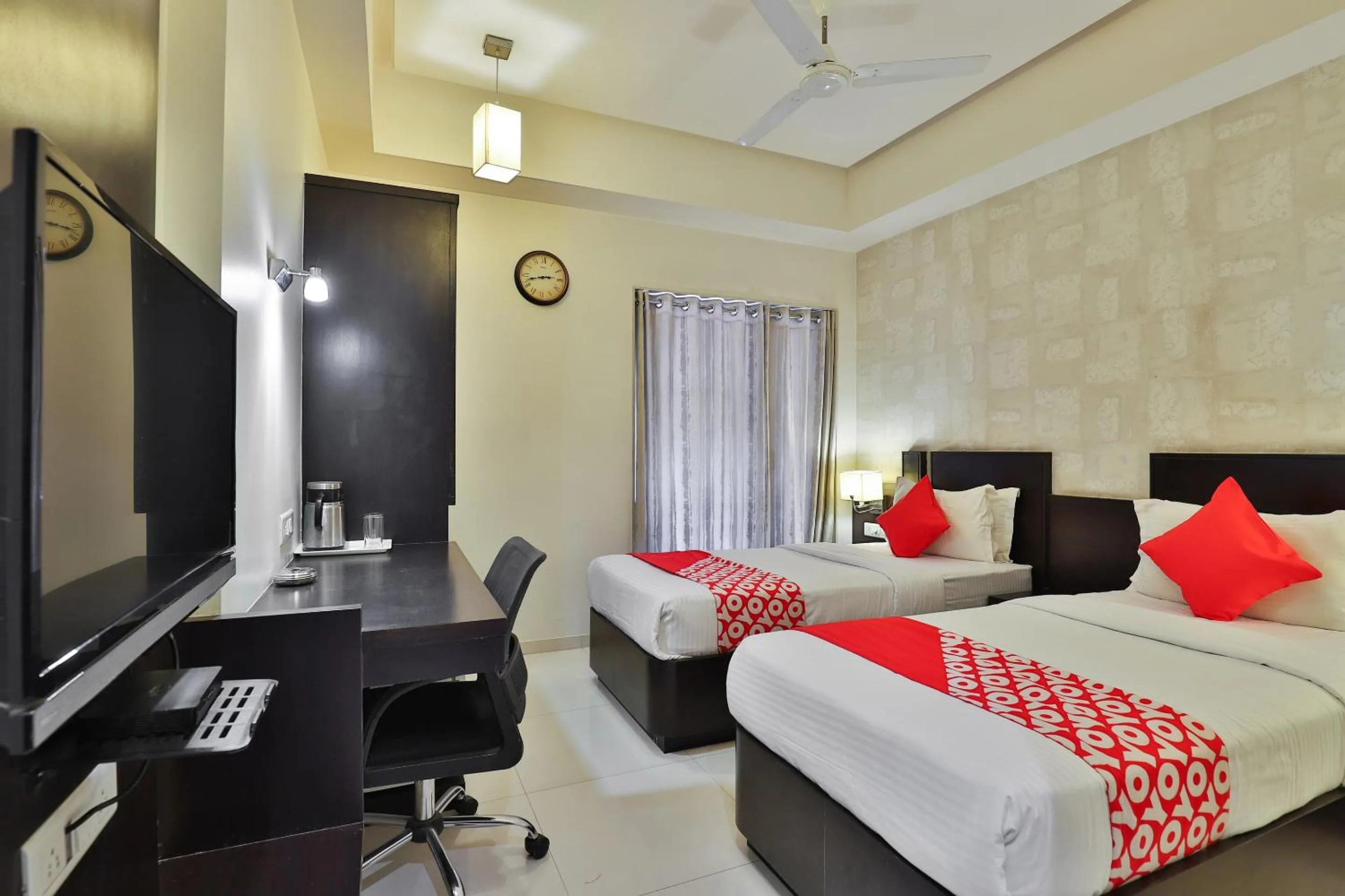 Photo of the whole room, Bed in Hotel Magnum Inn