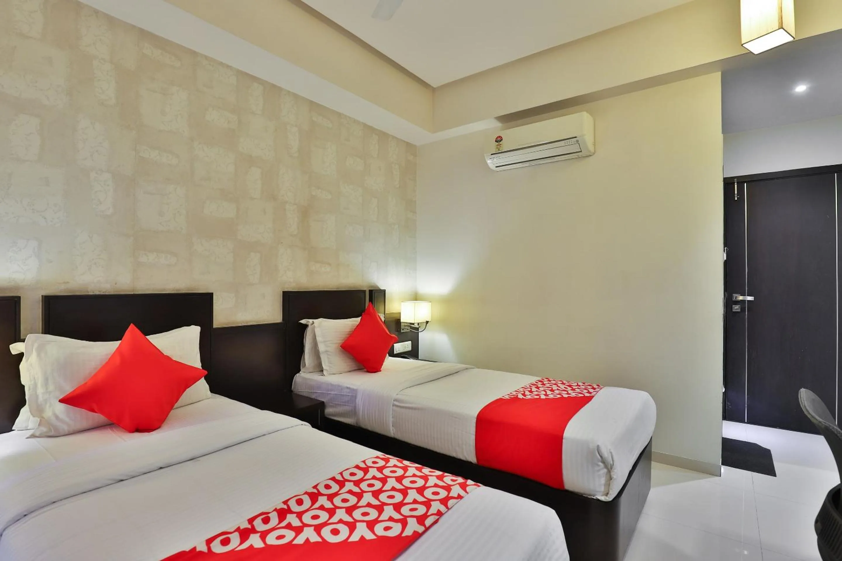 Bedroom, Bed in Hotel Magnum Inn