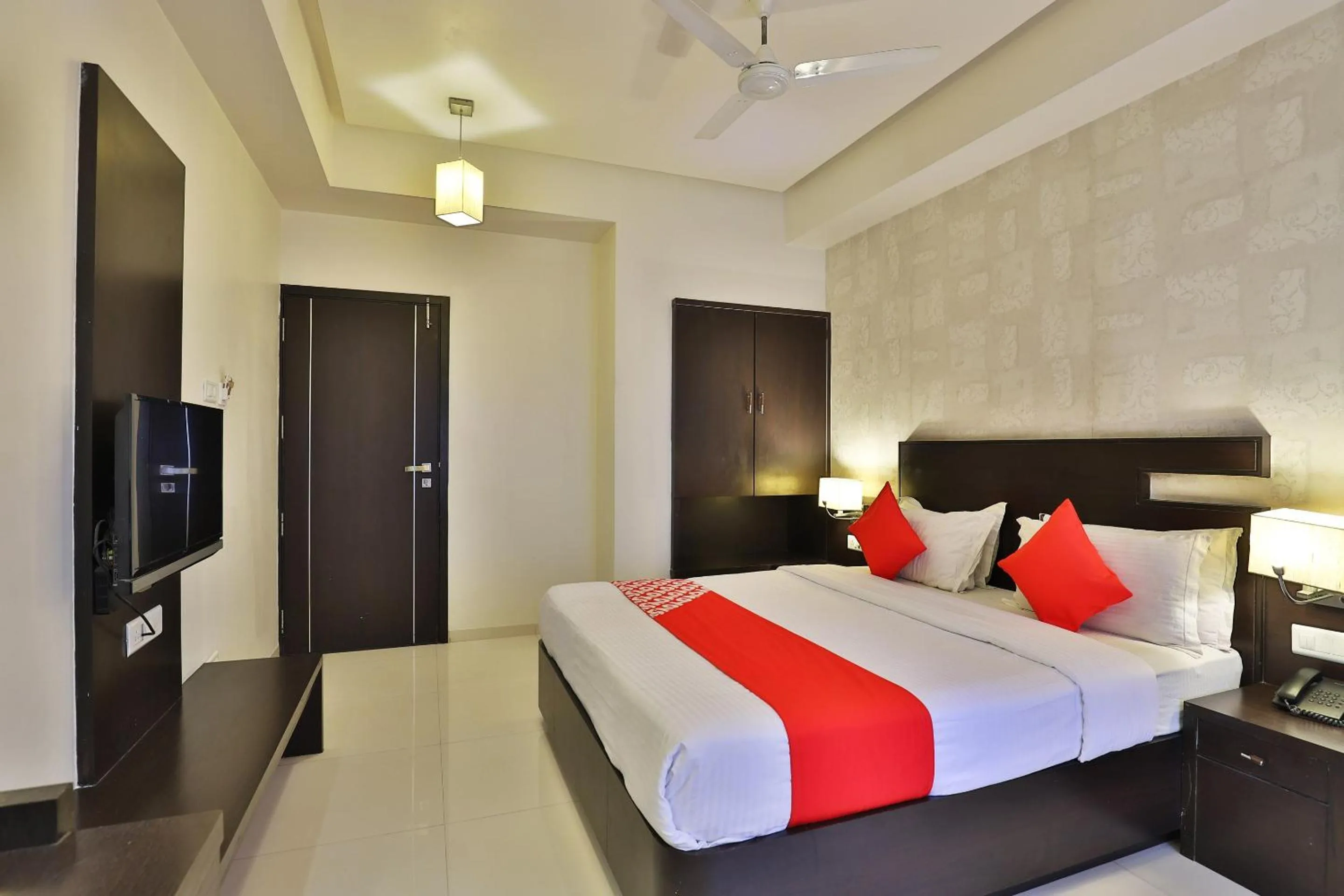 Photo of the whole room, Bed in Hotel Magnum Inn