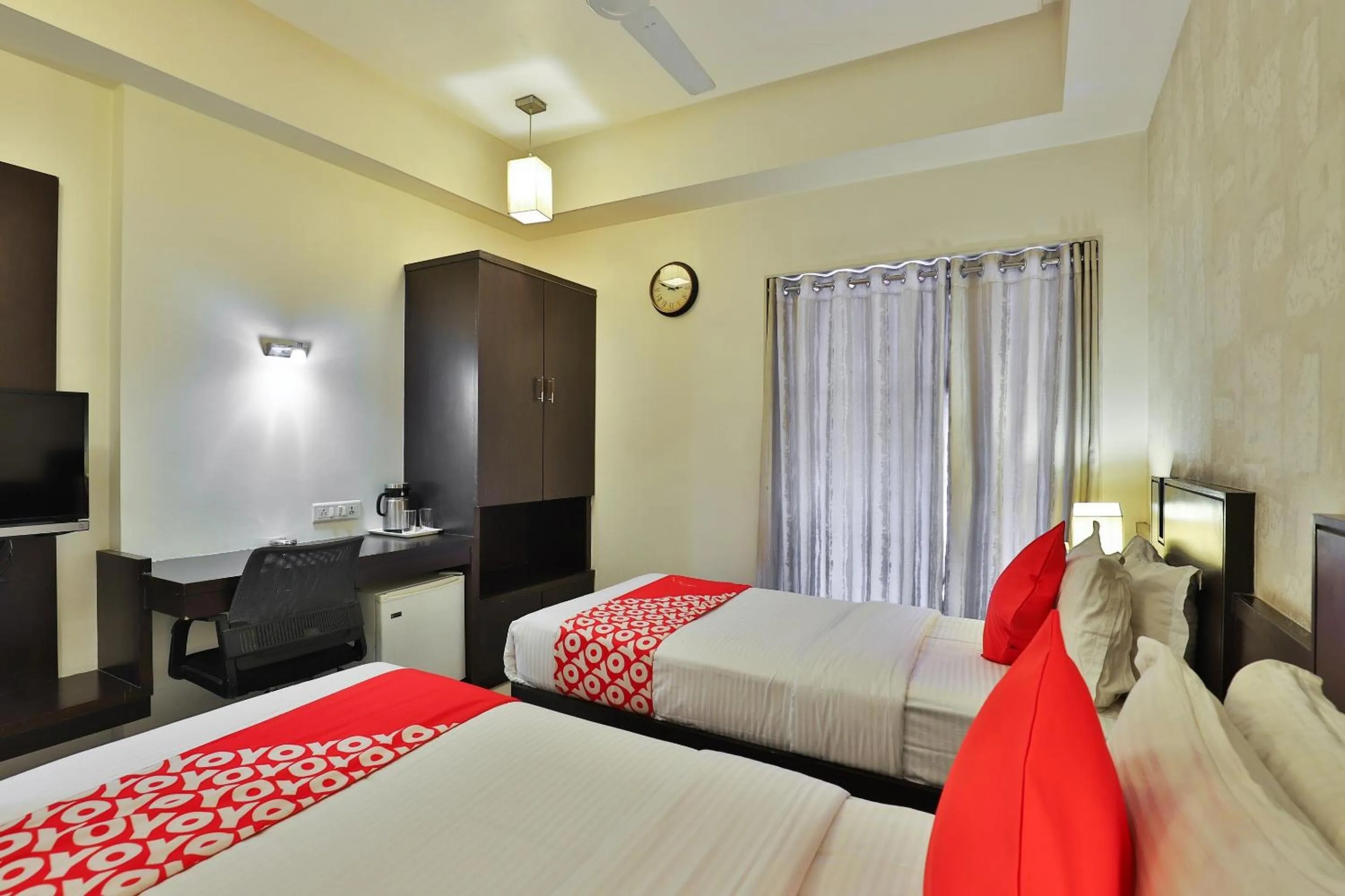 Bedroom, Bed in Hotel Magnum Inn