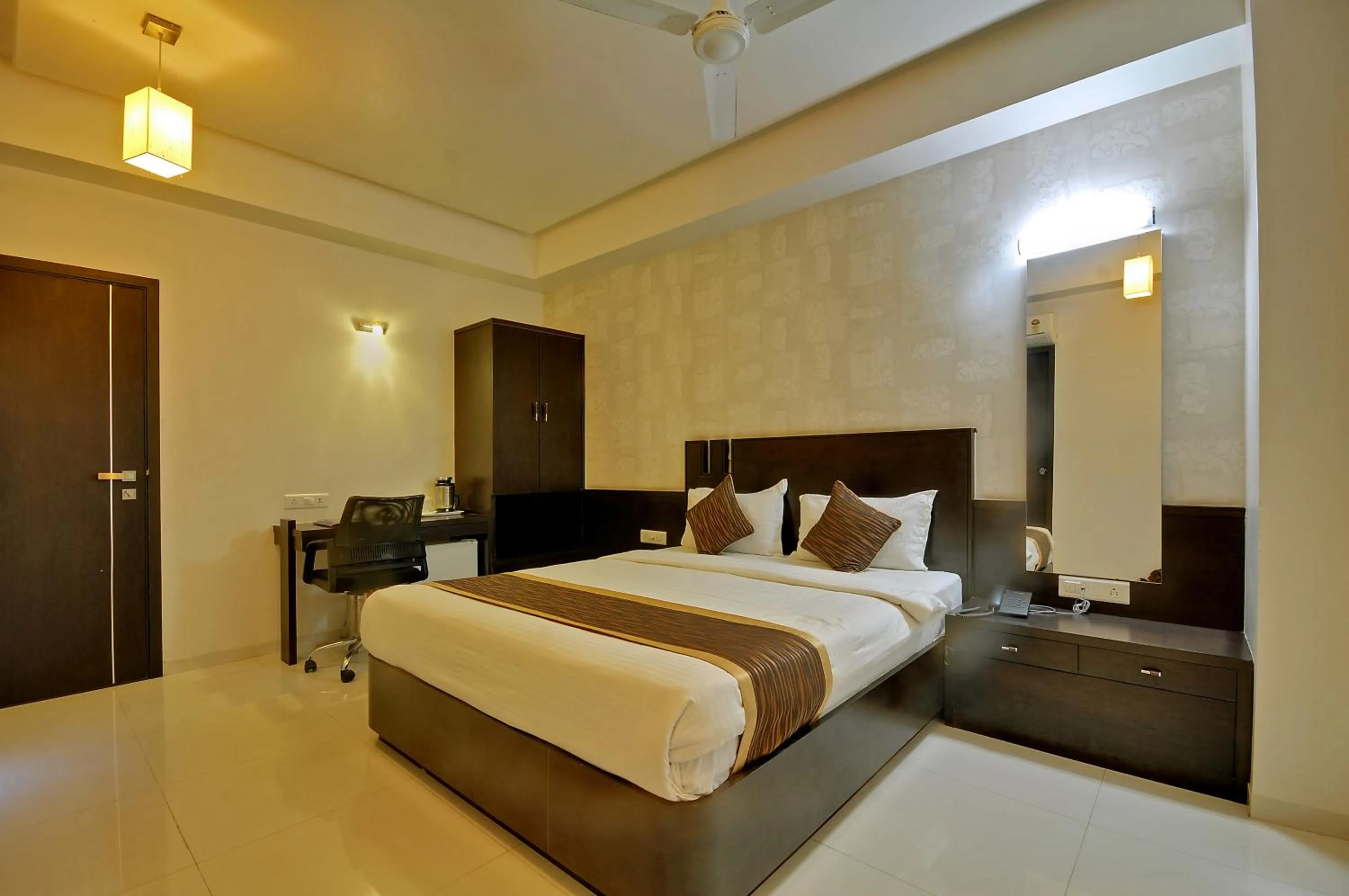 TV and multimedia, Bed in Hotel Magnum Inn