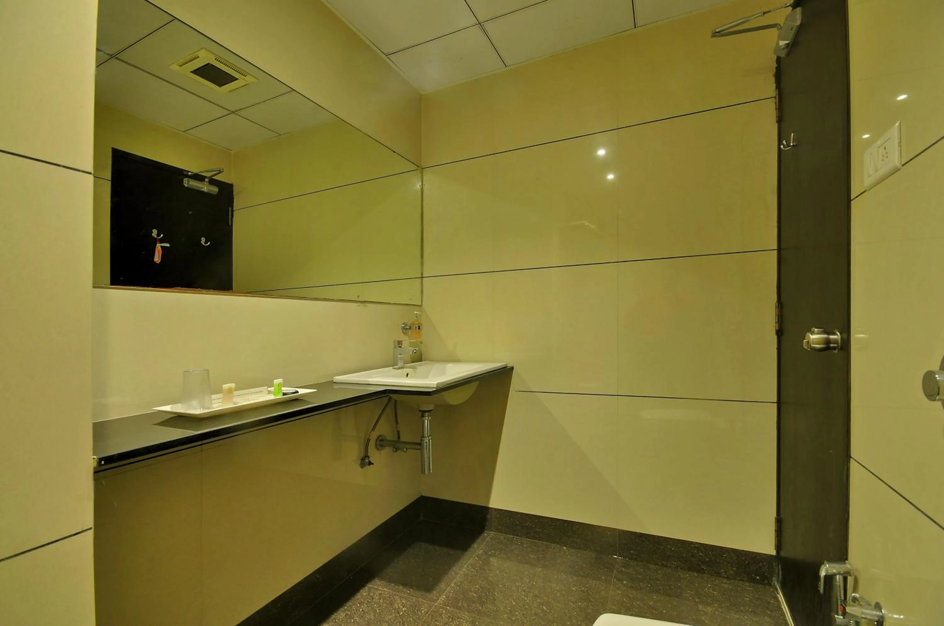 Shower in Hotel Magnum Inn