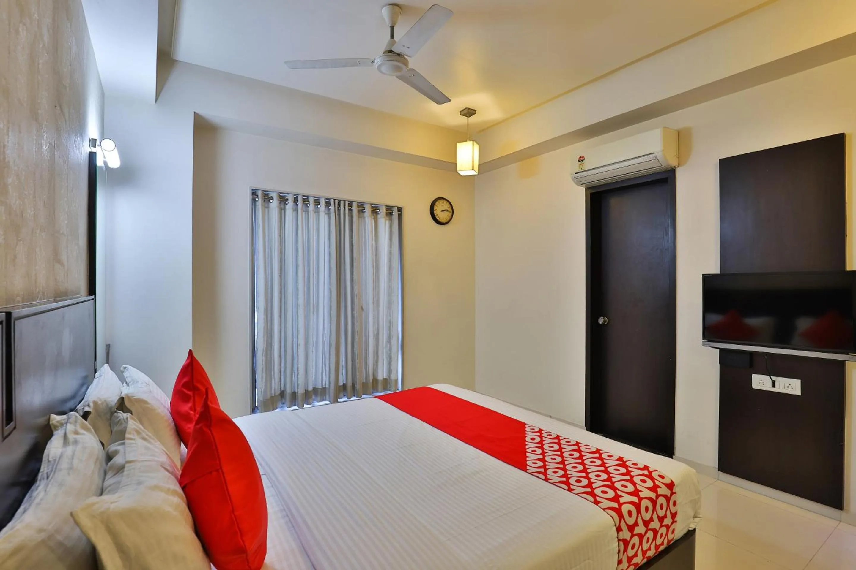 Bedroom, Bed in Hotel Magnum Inn