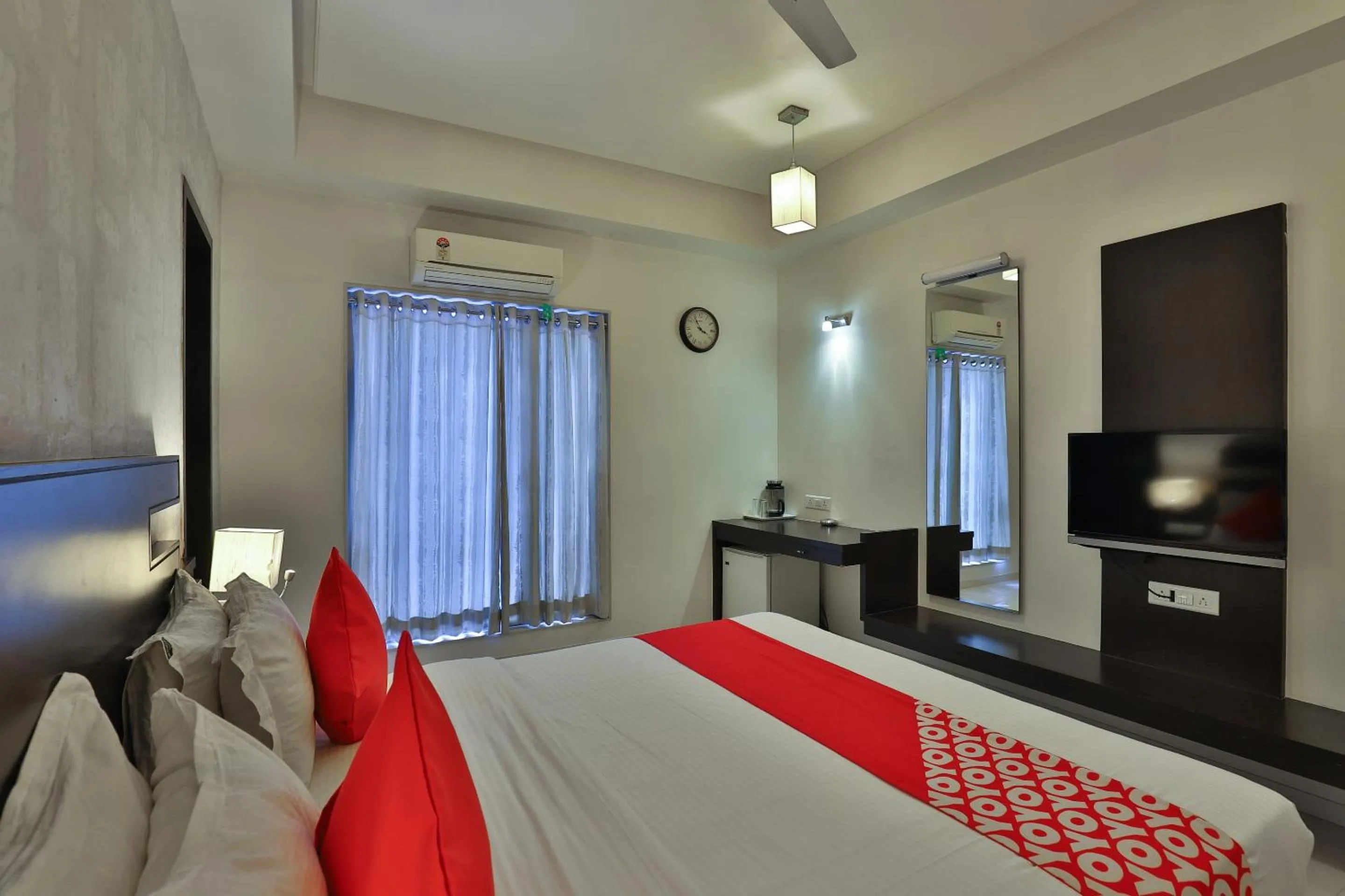 TV and multimedia, Bed in Hotel Magnum Inn