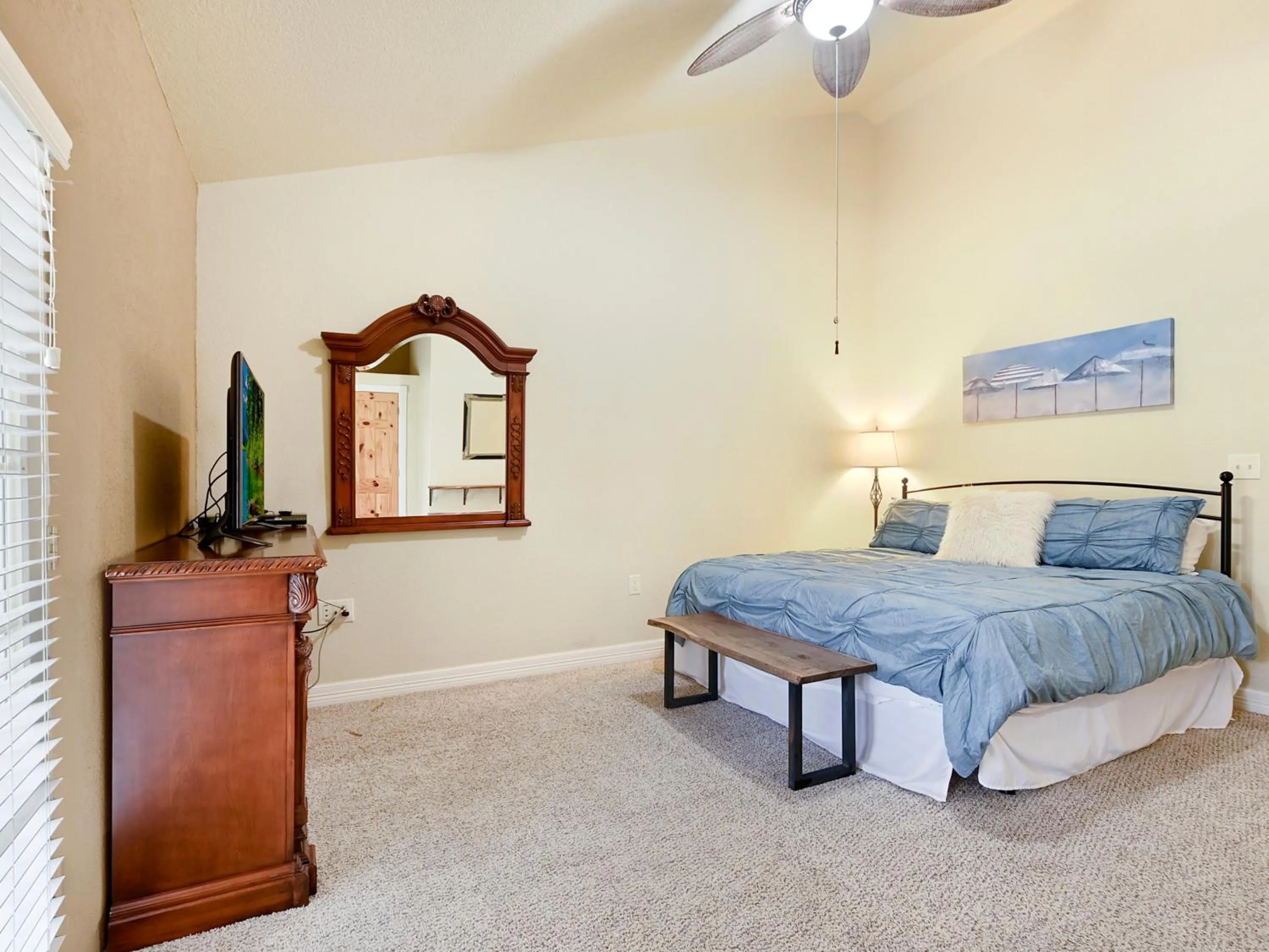 Bed in Canyon Lake Condos at Stillwater Ranch