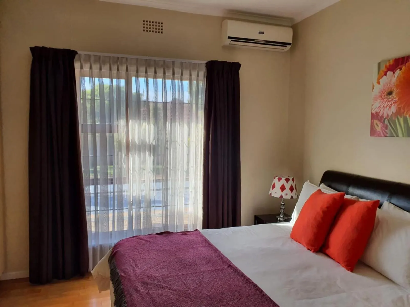 Bedroom, Bed in Ringwood Villa