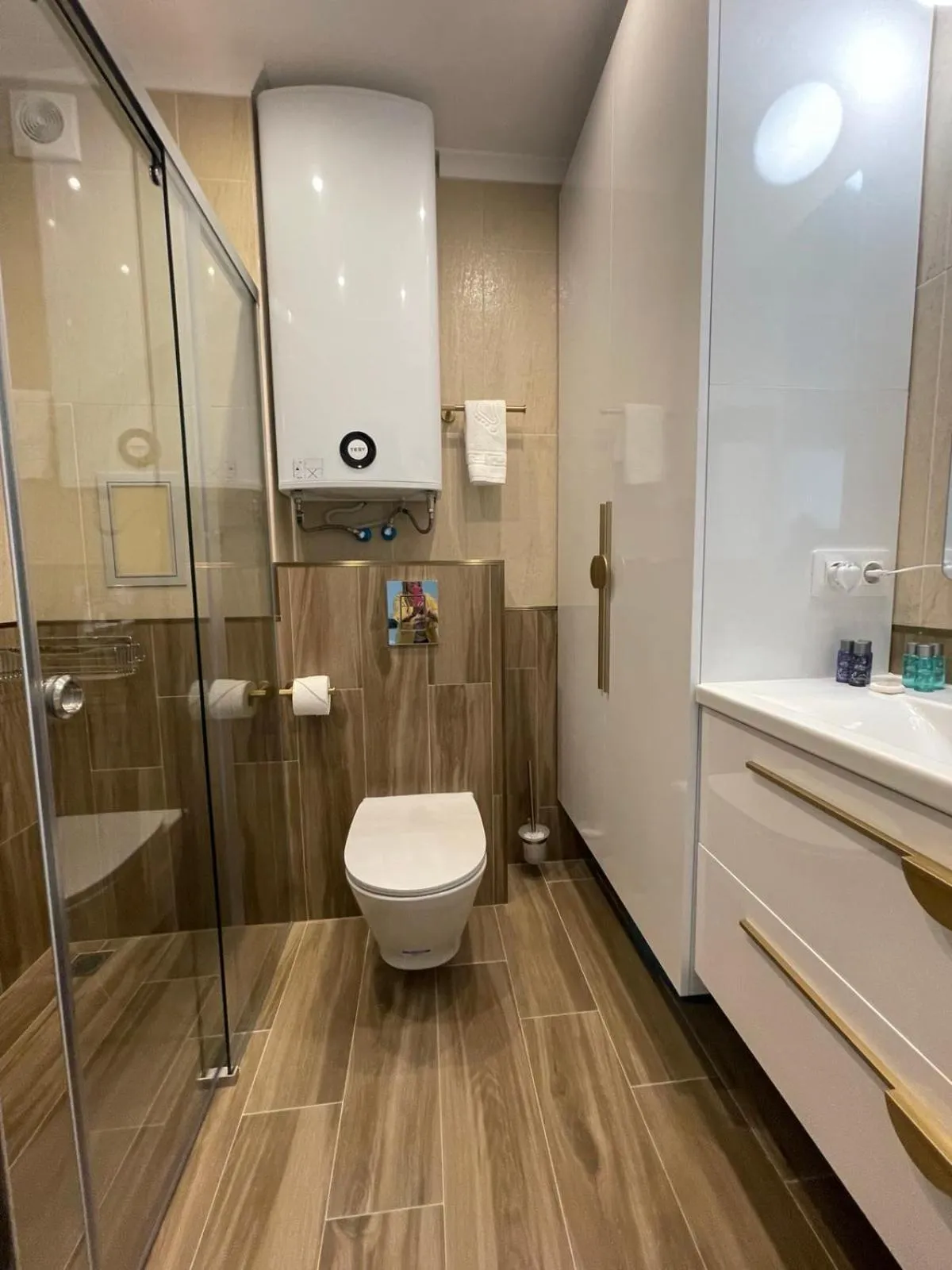 Shower in ApartComplex Splendid