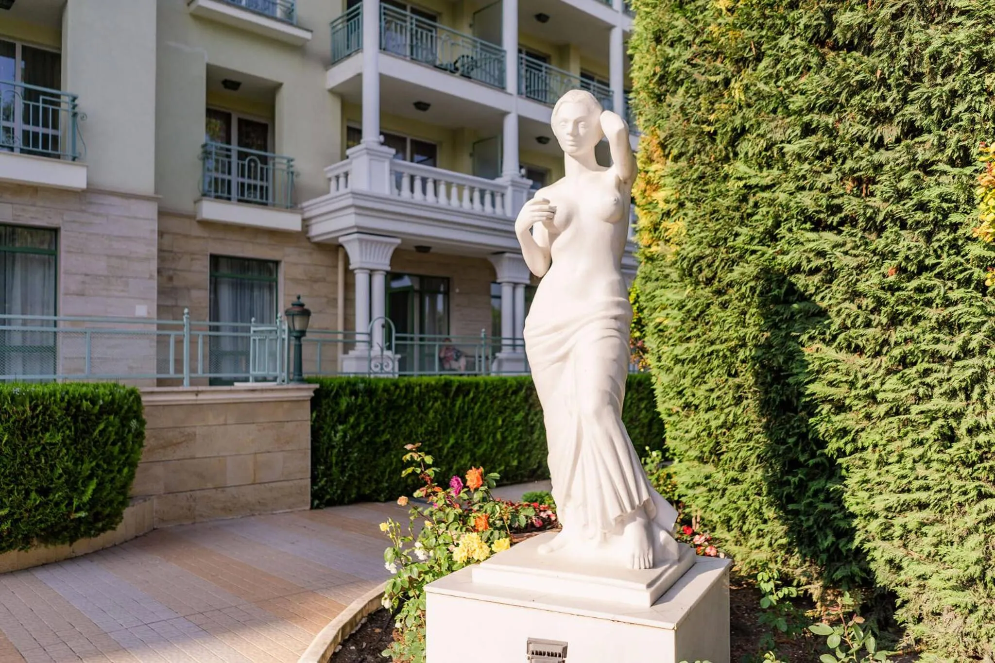 Garden in ApartComplex Splendid