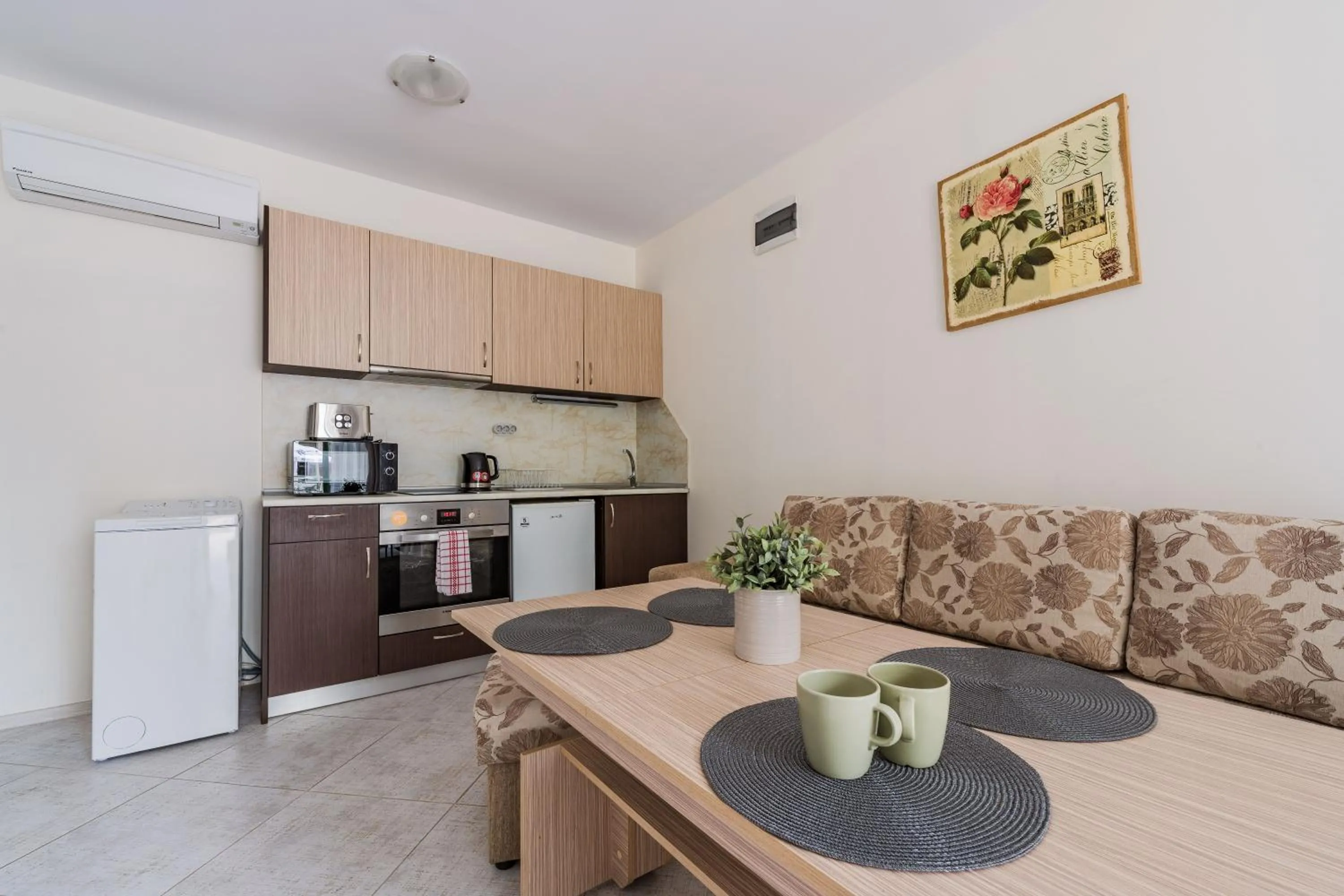 Kitchen or kitchenette in ApartComplex Splendid