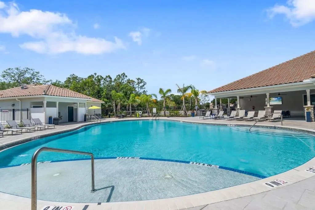 Luxe 1BR/1BA: Dive, Rest, Explore. Book Now!