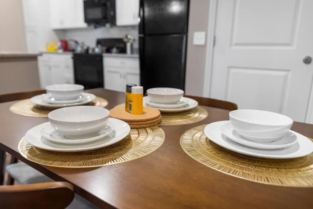 Luxe 1BR/1BA: Dive, Rest, Explore. Book Now!