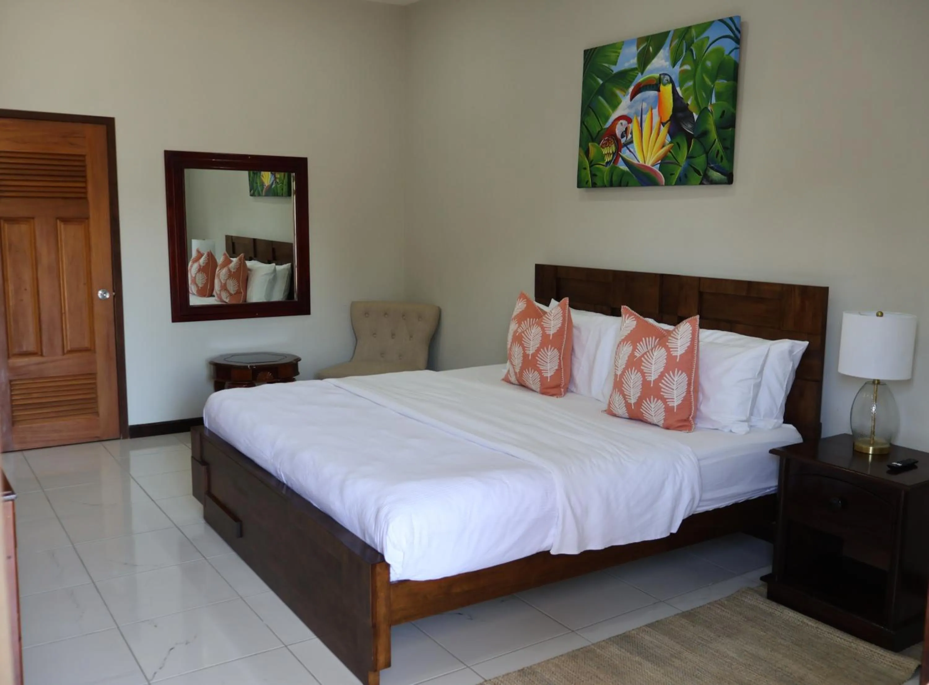 Bedroom, Bed in The Toucan Inn