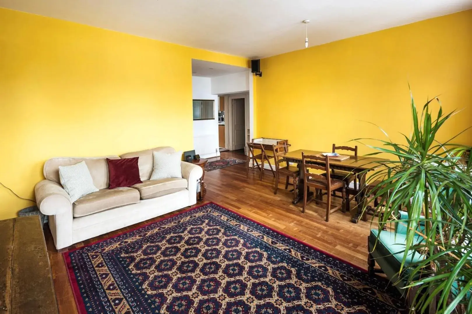 Elegant and Peaceful 2BD apt - Barons Court/London Elegant and Peaceful 2BD apt - Barons Court/London