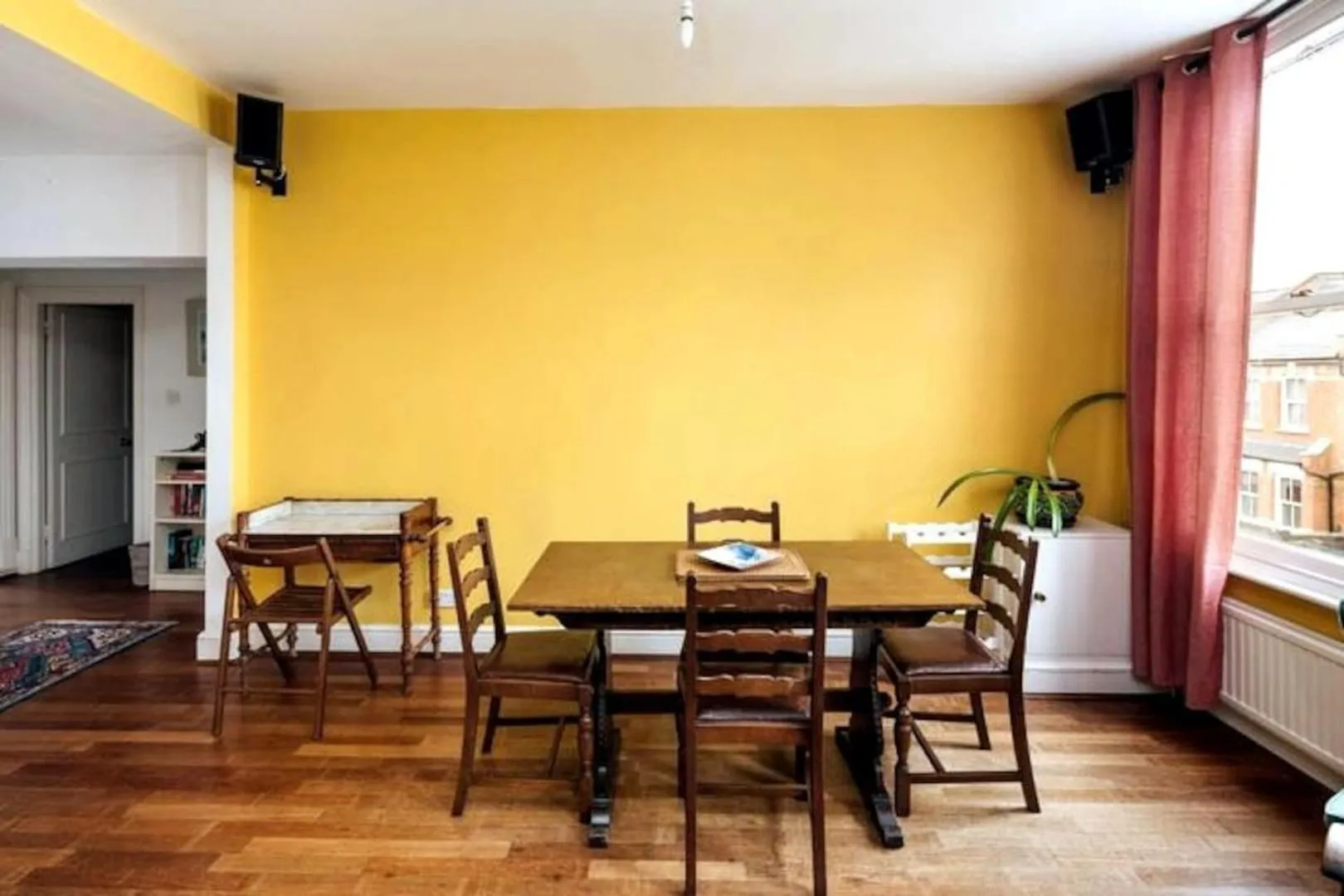 Elegant and Peaceful 2BD apt - Barons Court/London
